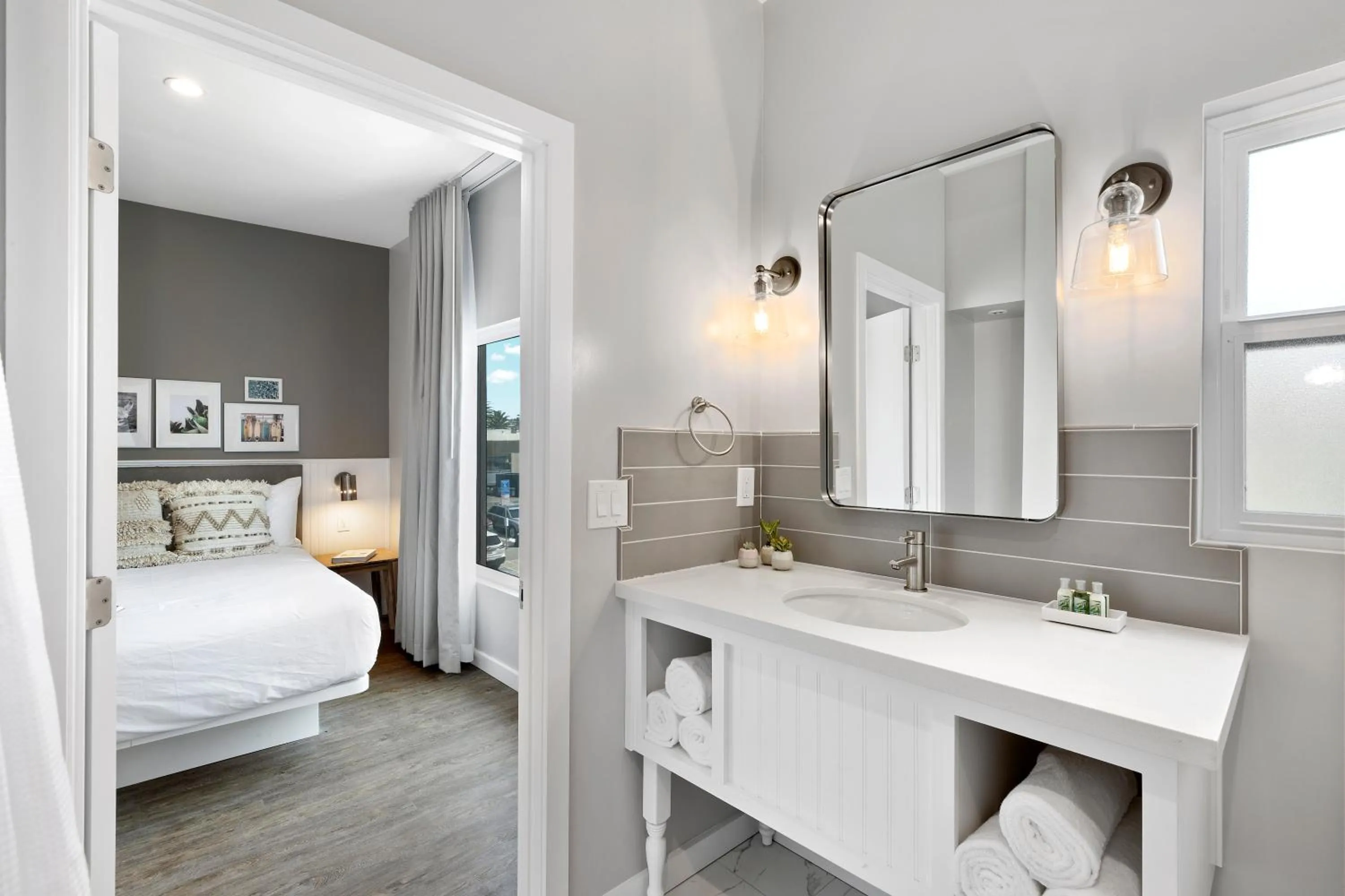 Bathroom, Bed in Sea Sprite Beach Club