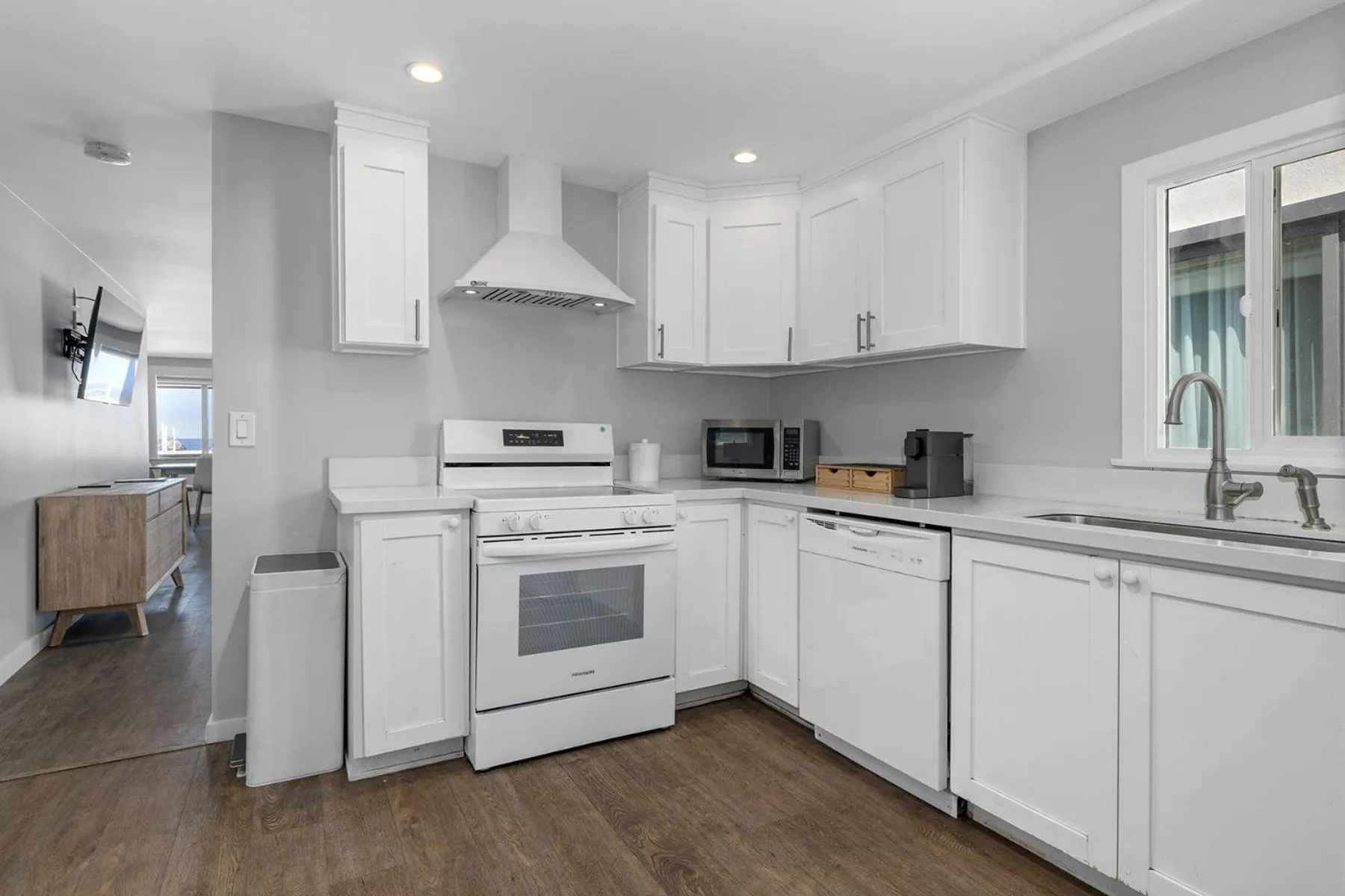 Kitchen or kitchenette in Sea Sprite Beach Club