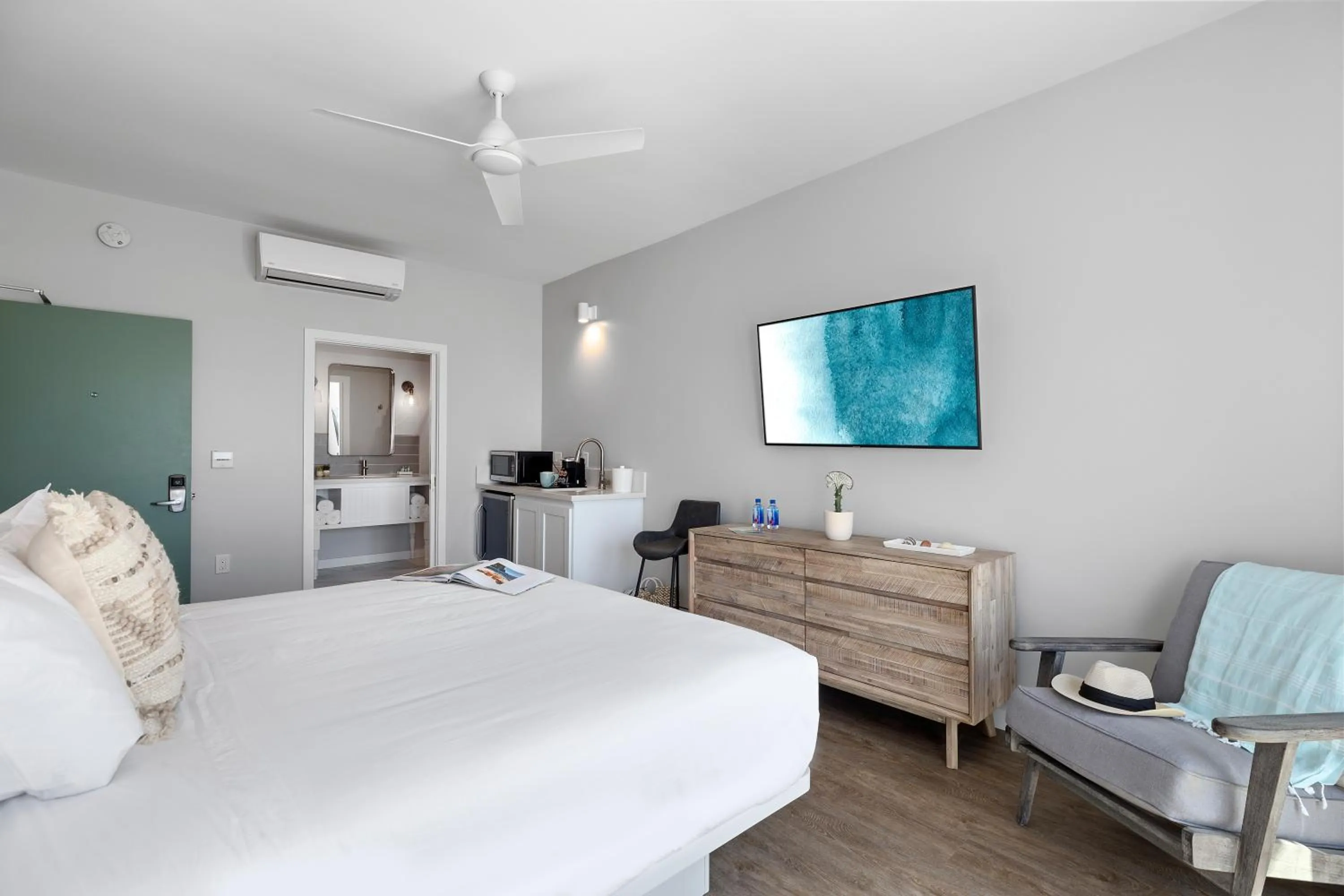 Photo of the whole room, Bed in Sea Sprite Beach Club