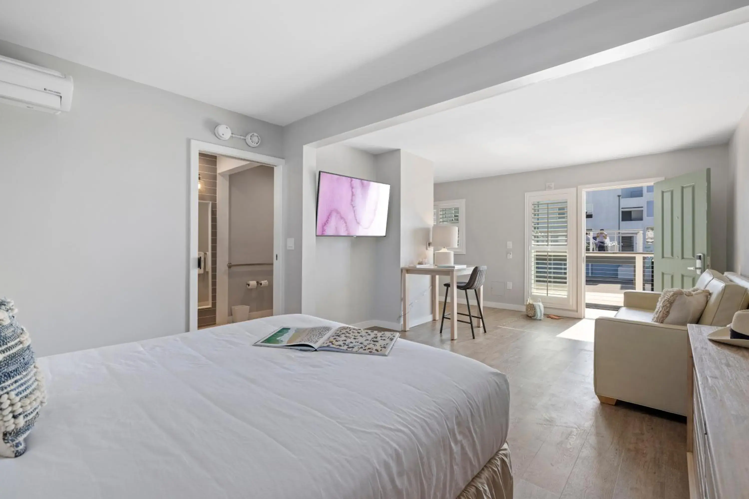 Queen Room - Disability Access in Sea Sprite Beach Club Queen Room - Disability Access in Sea Sprite Beach Club