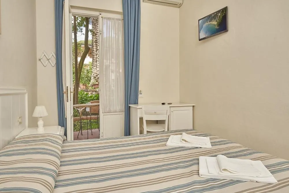 View (from property/room), Bed in Hotel Villa Rodriguez