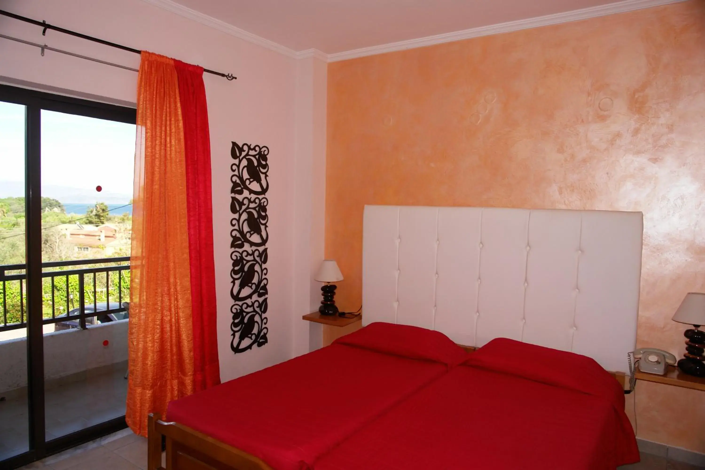 Triple Room with Sea View in Victoria Hill Hotel Triple Room with Sea View in Victoria Hill Hotel