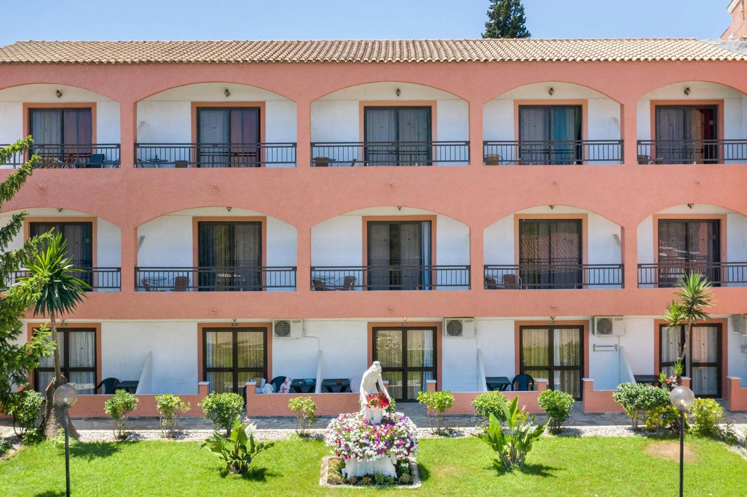 Property building in Victoria Hill Hotel