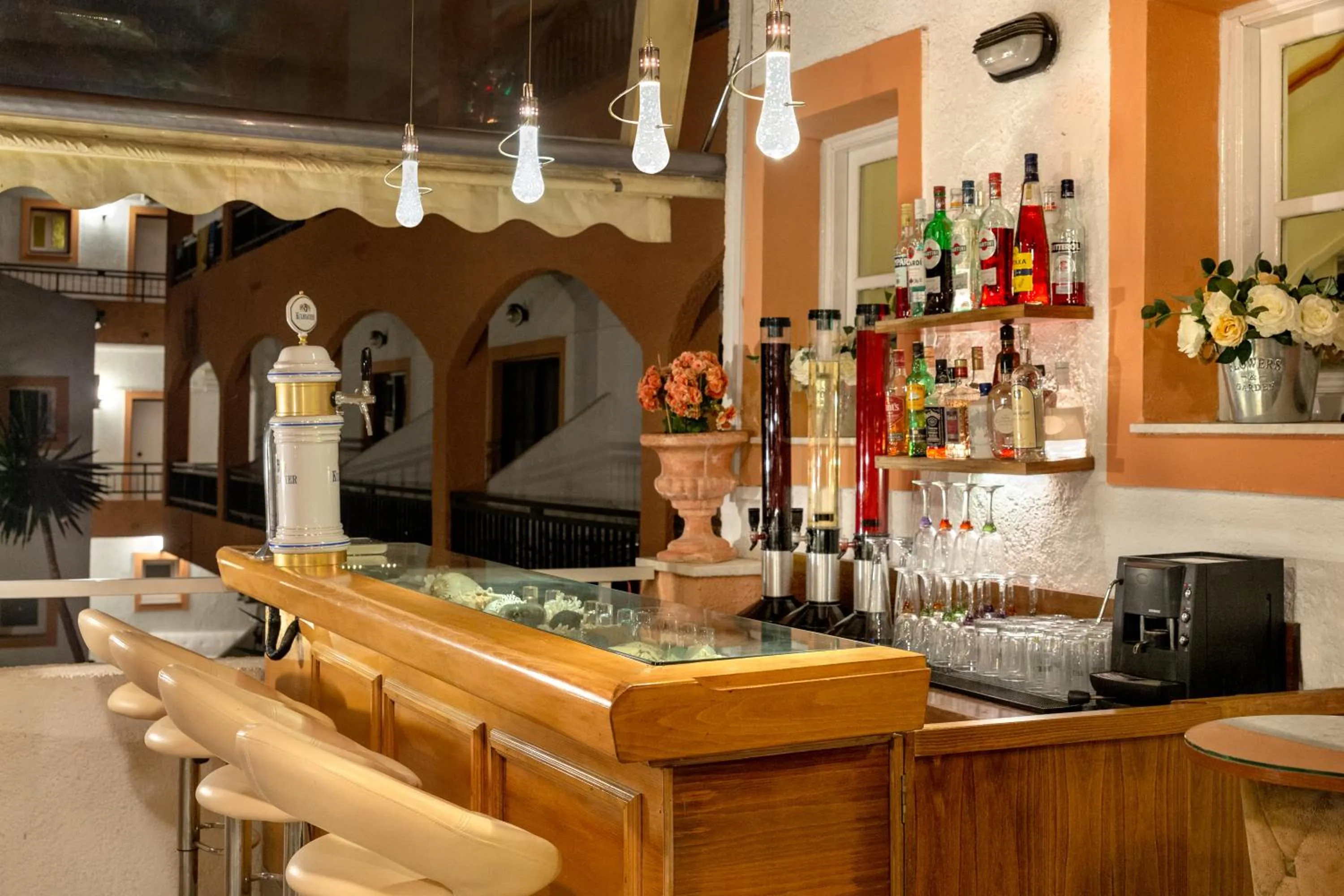 Lounge or bar in Victoria Hill Hotel