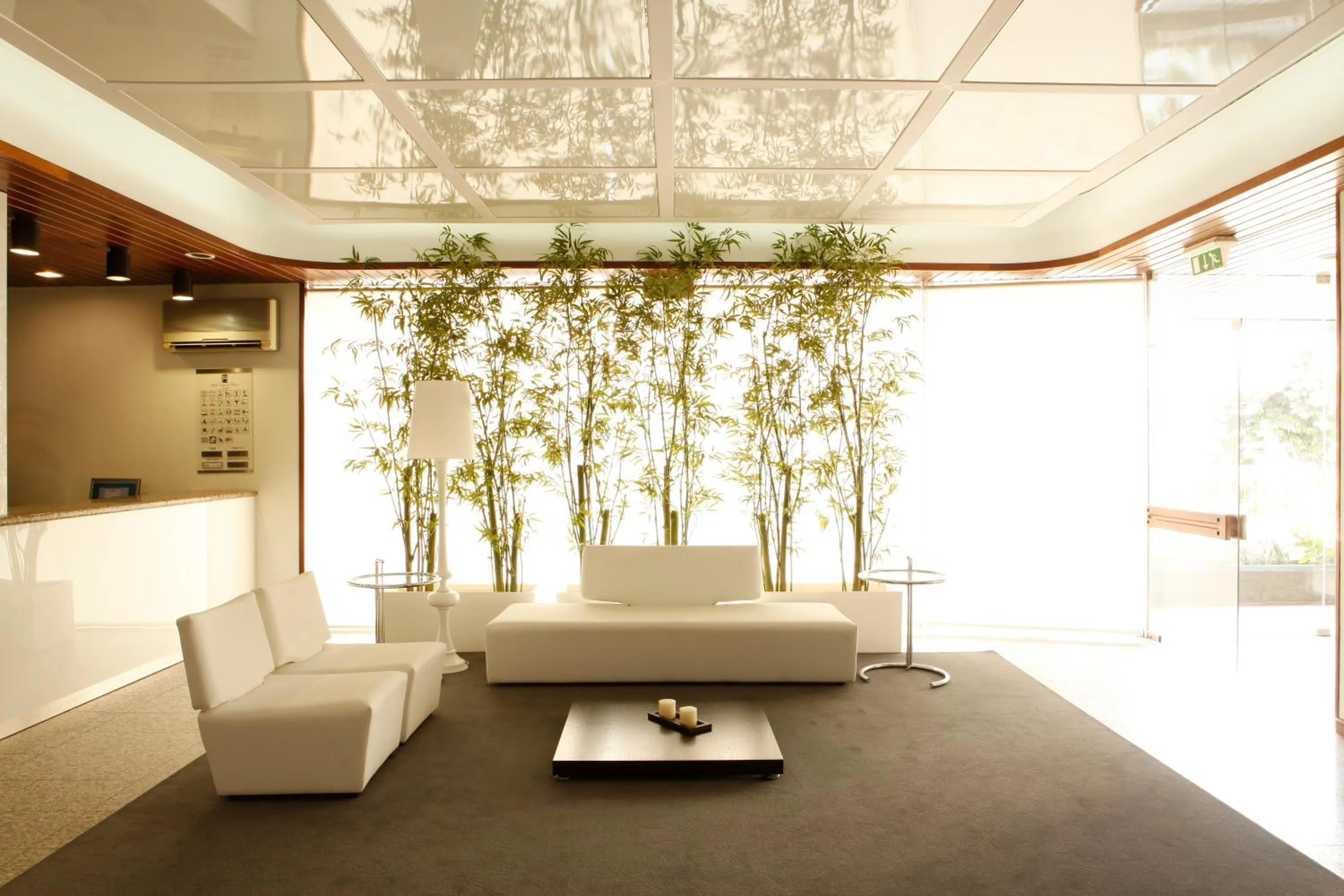 Lobby or reception in Hotel Costa de Prata 2 & Spa