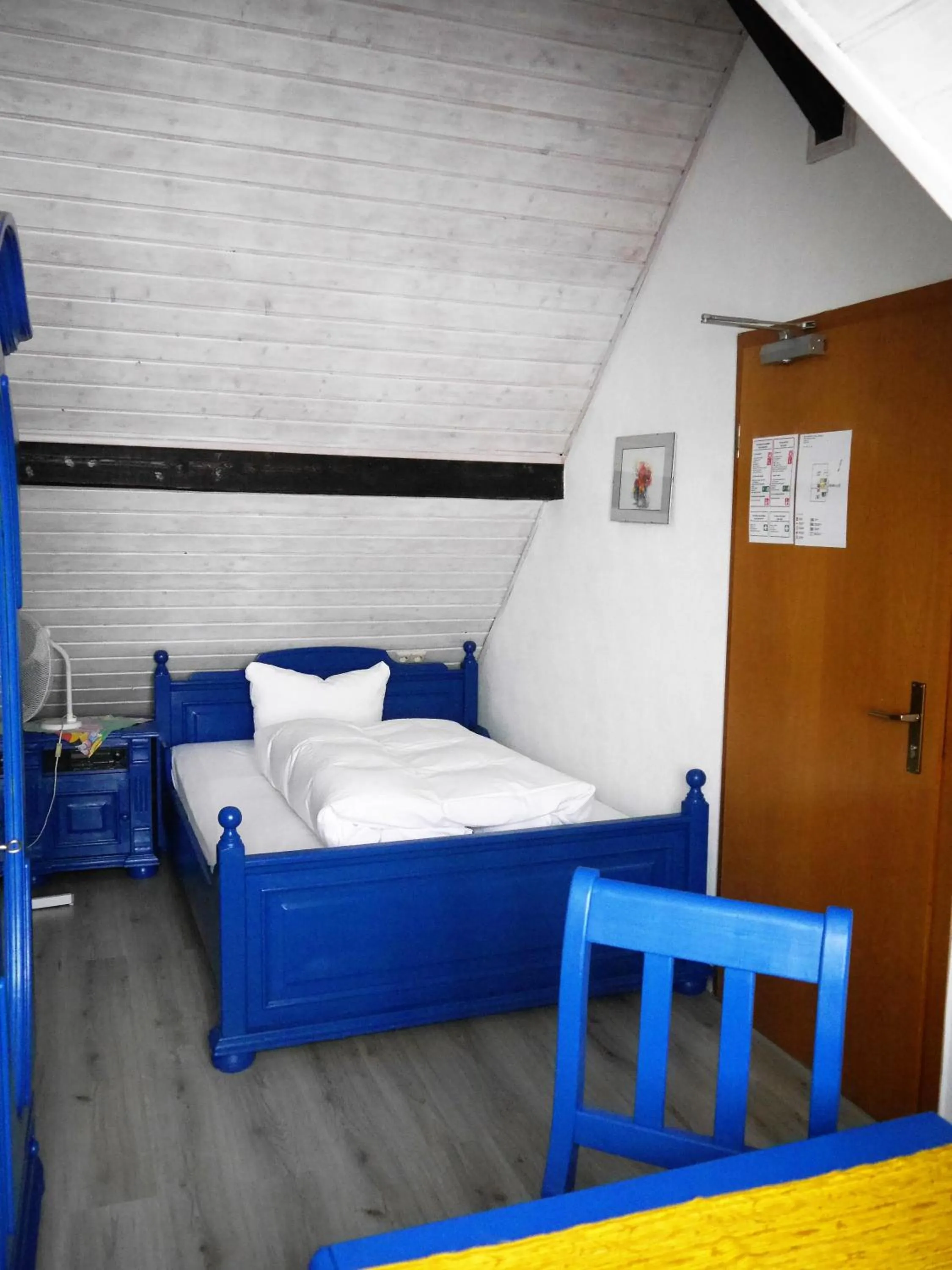 Photo of the whole room, Bed in Hotel-Gasthof-Destille-Eisenbahn