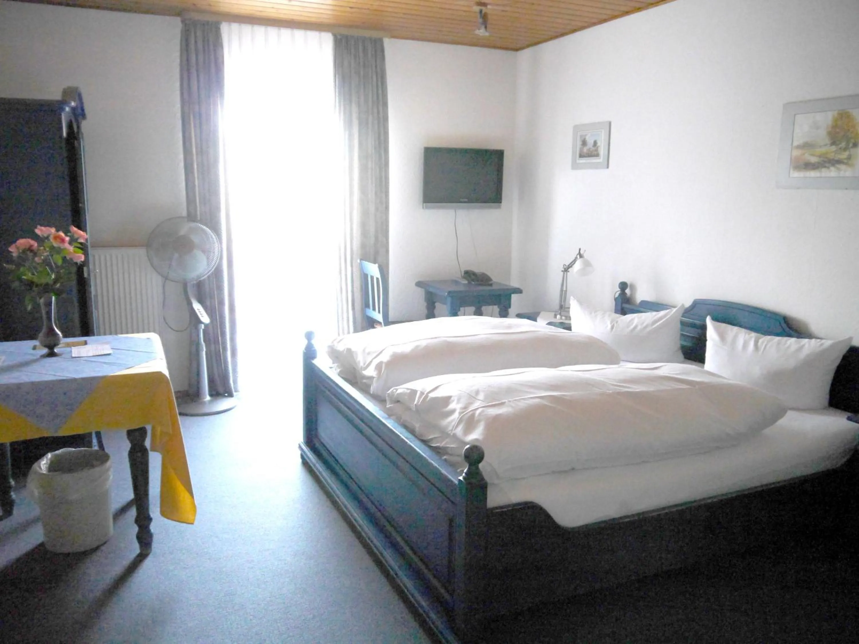Photo of the whole room, Bed in Hotel-Gasthof-Destille-Eisenbahn