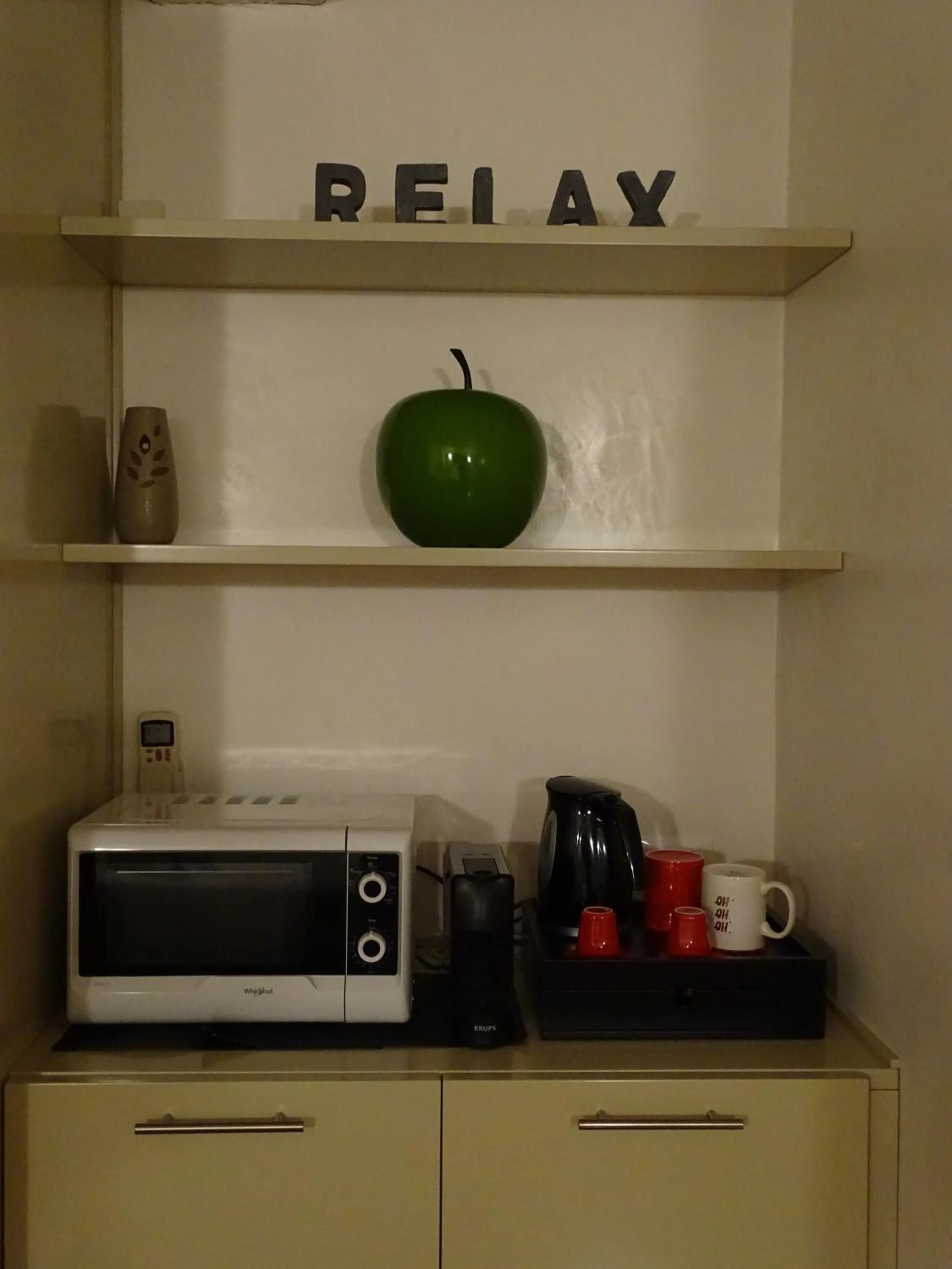 Coffee/tea facilities in Suite Alcova