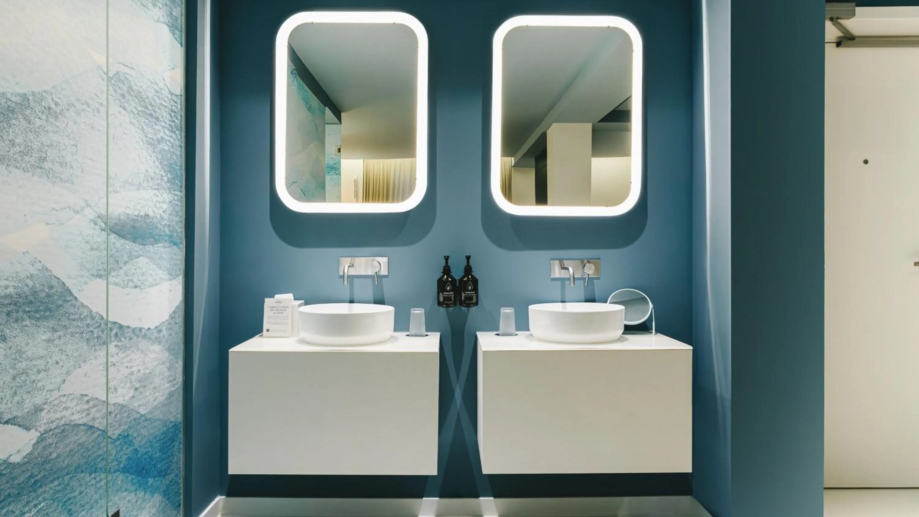 Bathroom in Hotel Indigo Albufeira by IHG