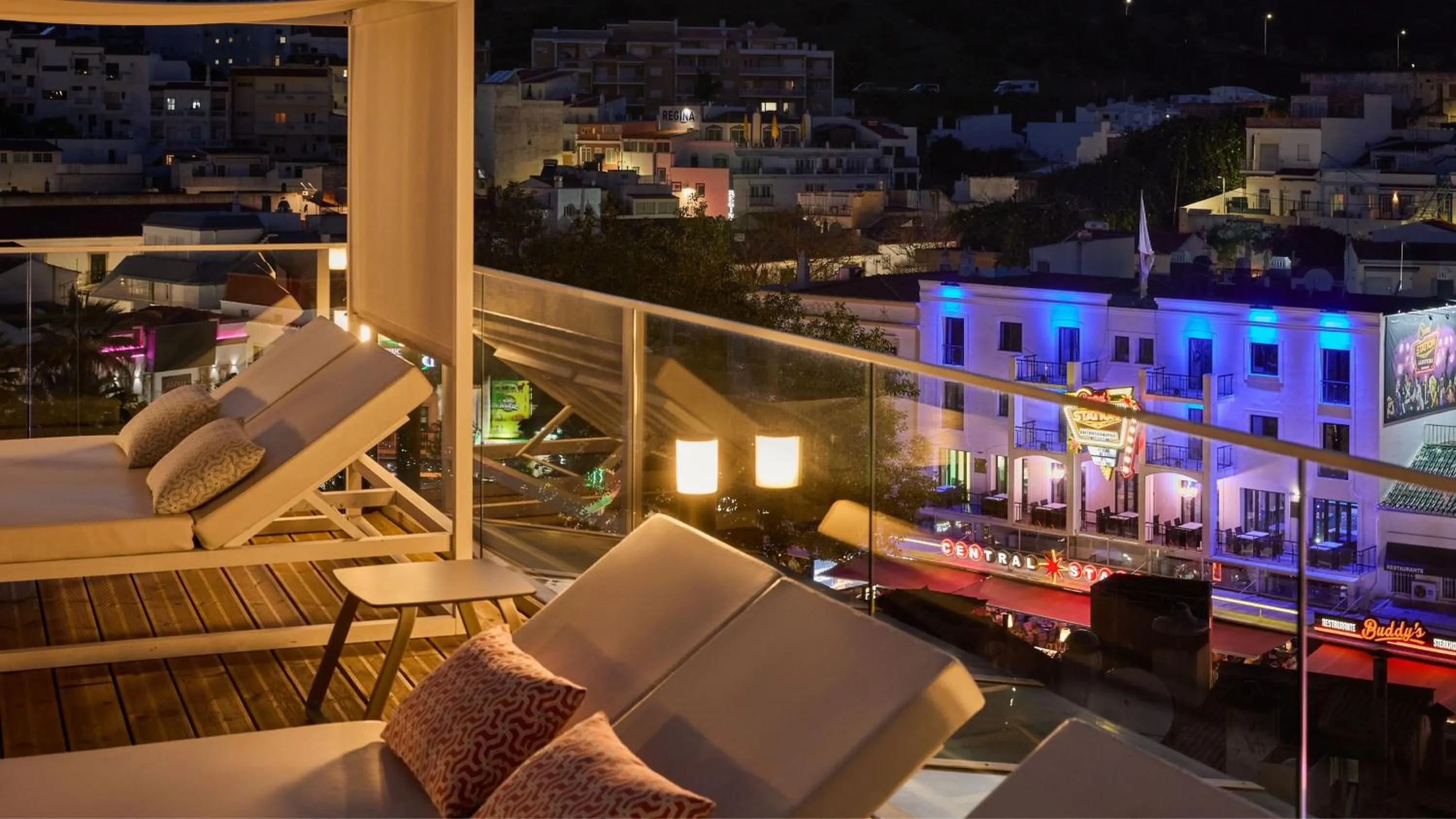 Lounge or bar in Hotel Indigo Albufeira by IHG