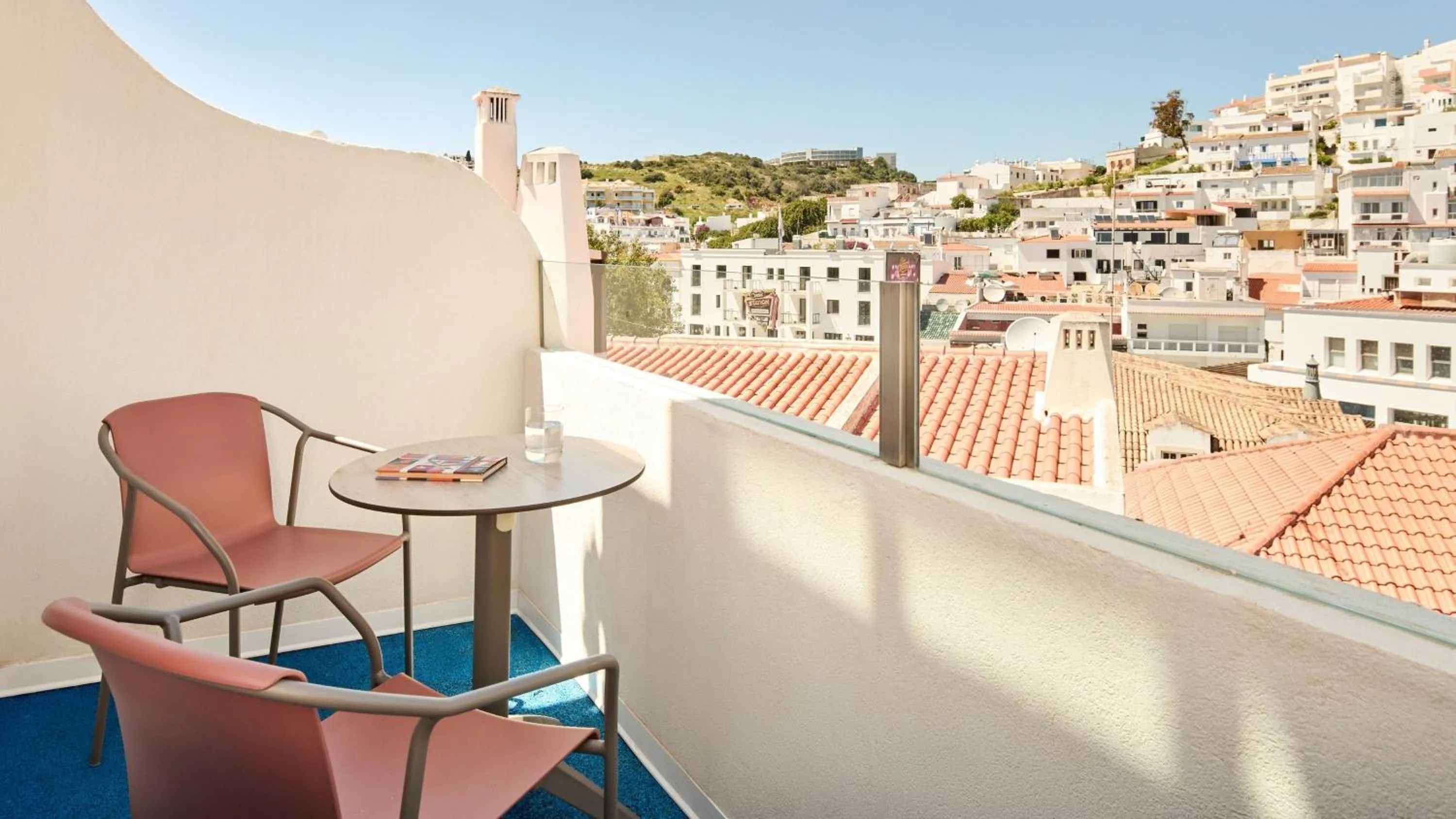 Photo of the whole room in Hotel Indigo Albufeira by IHG