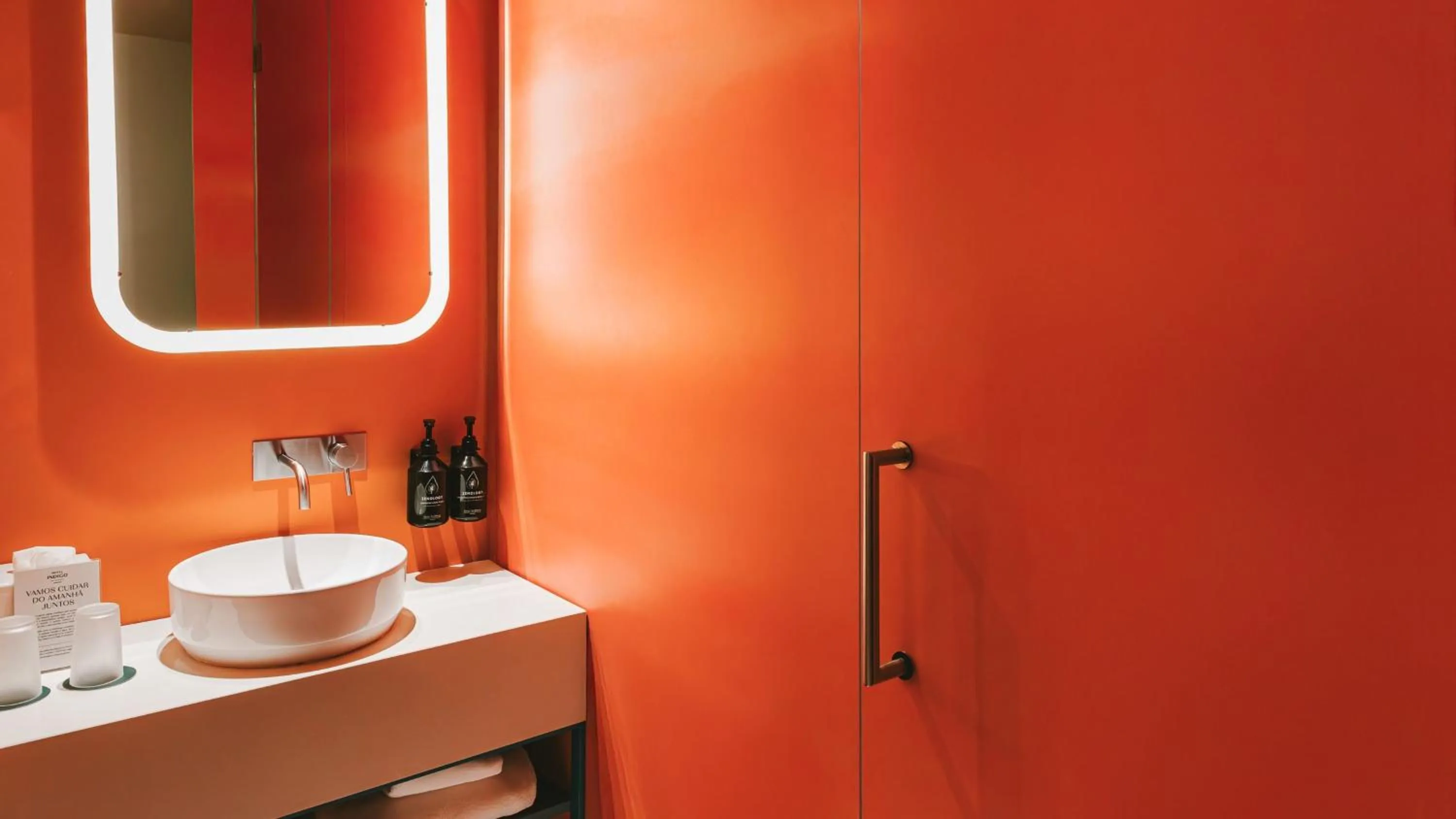 Bathroom in Hotel Indigo Albufeira by IHG