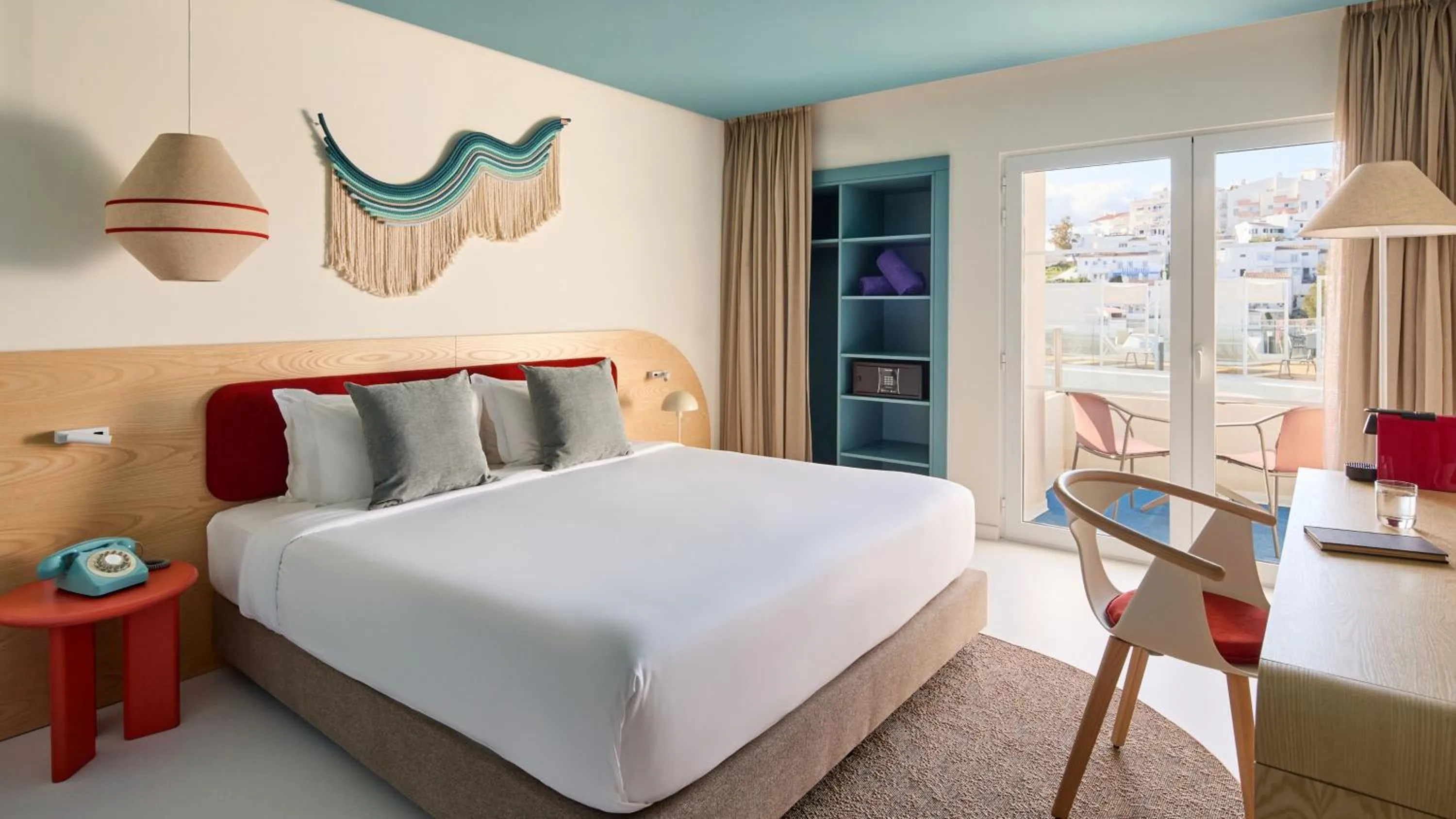 Photo of the whole room, Bed in Hotel Indigo Albufeira by IHG