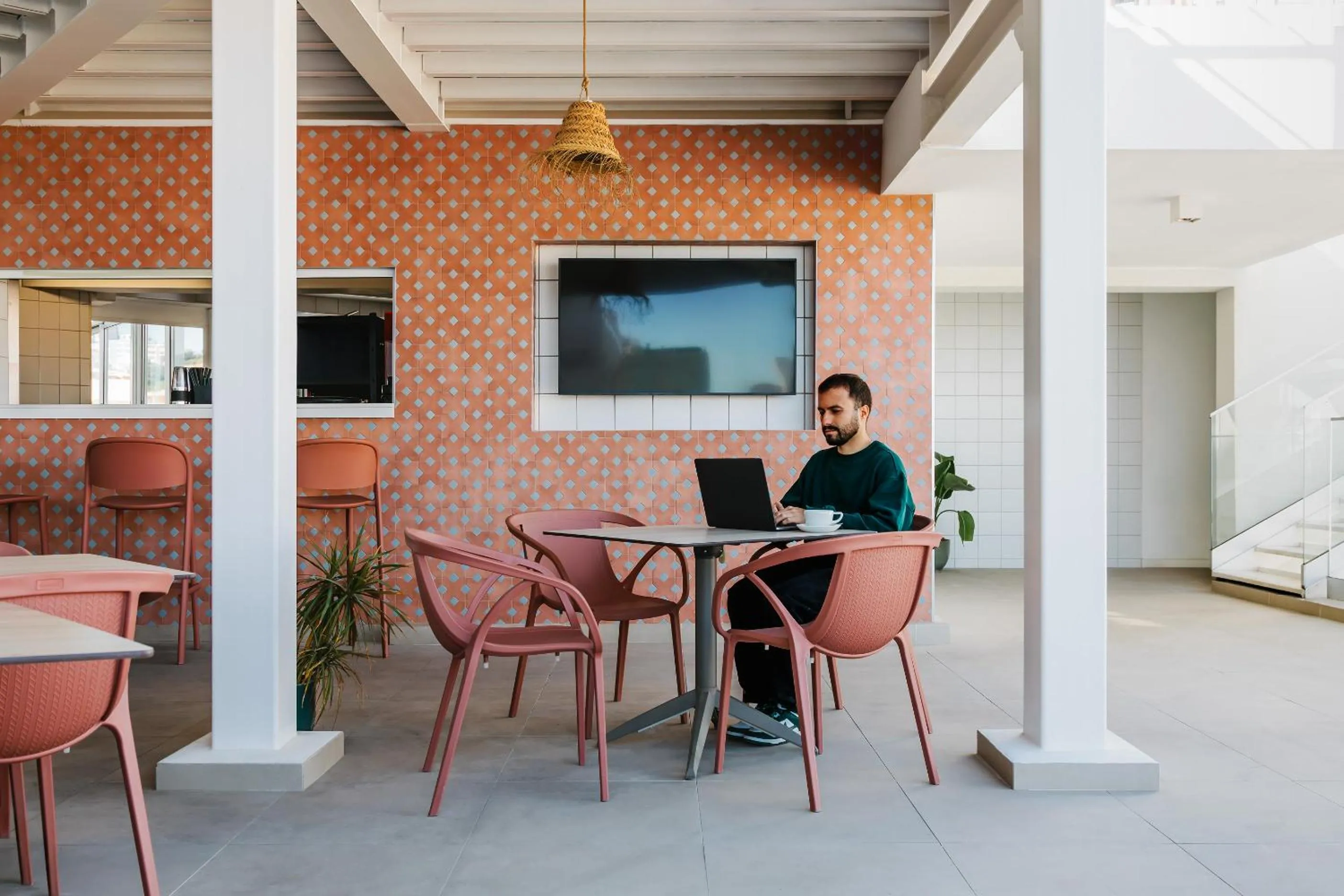 Lounge or bar in Hotel Indigo Albufeira by IHG