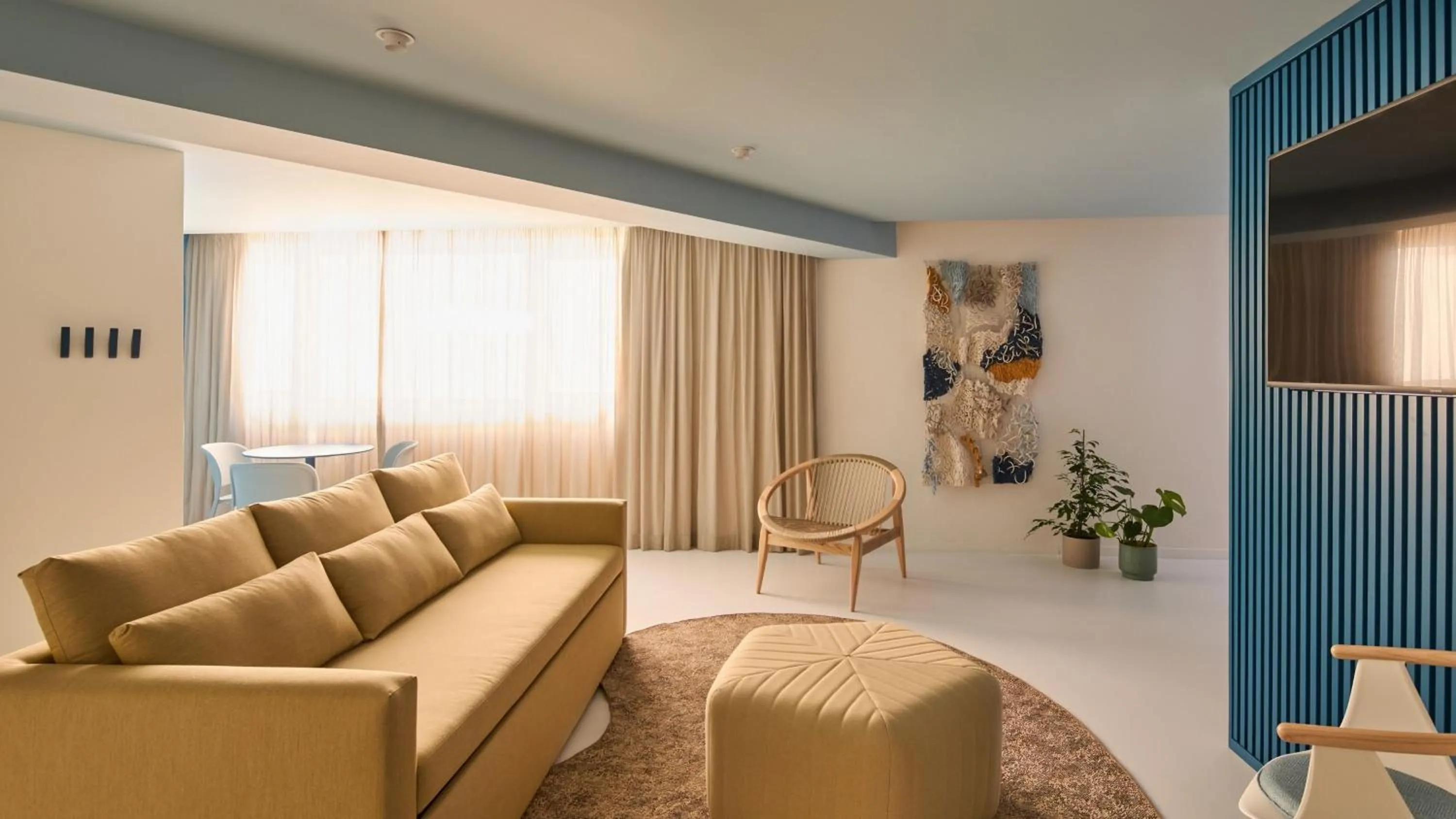 Photo of the whole room in Hotel Indigo Albufeira by IHG