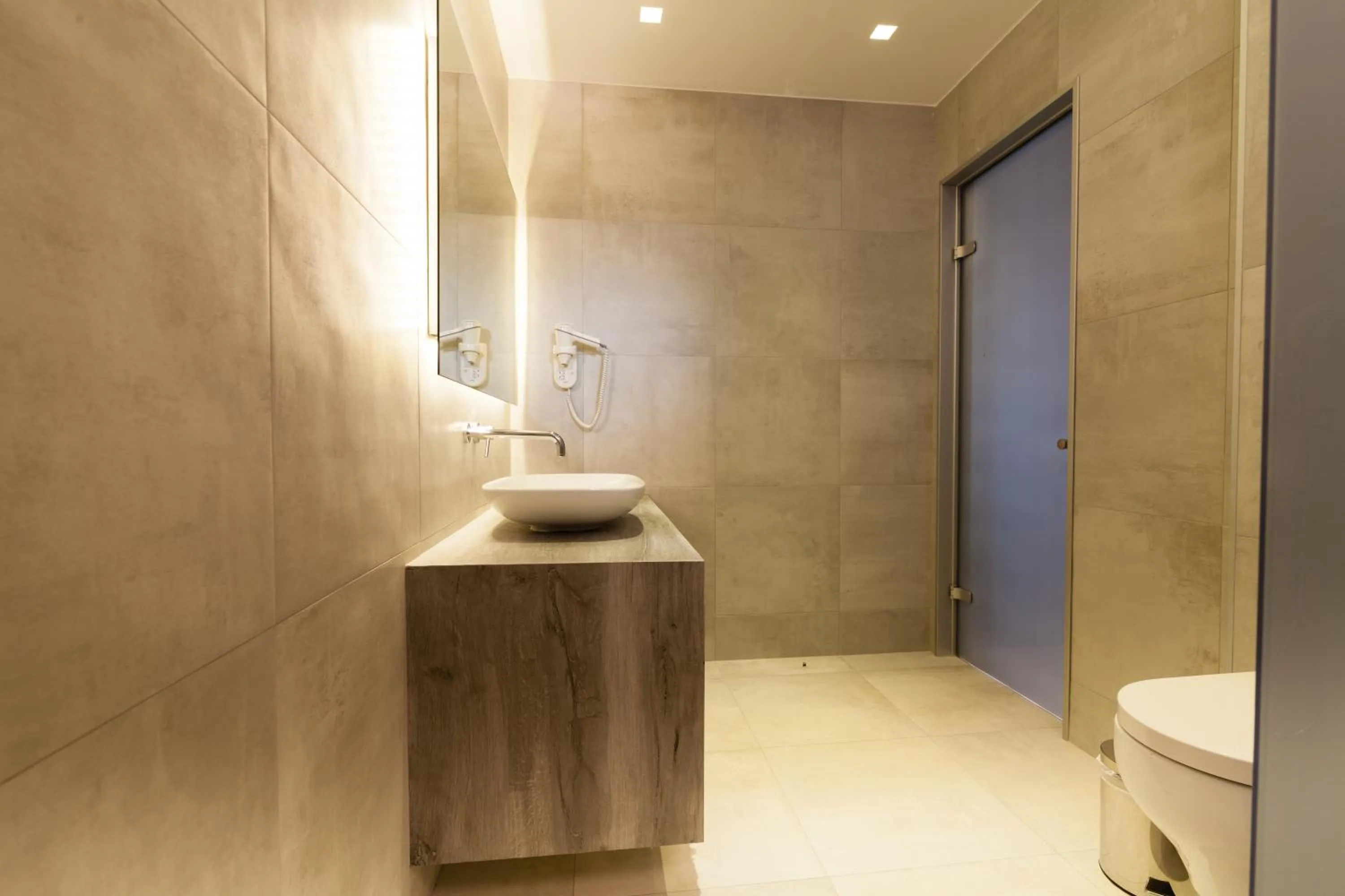 Toilet in Sirens Beach & Village