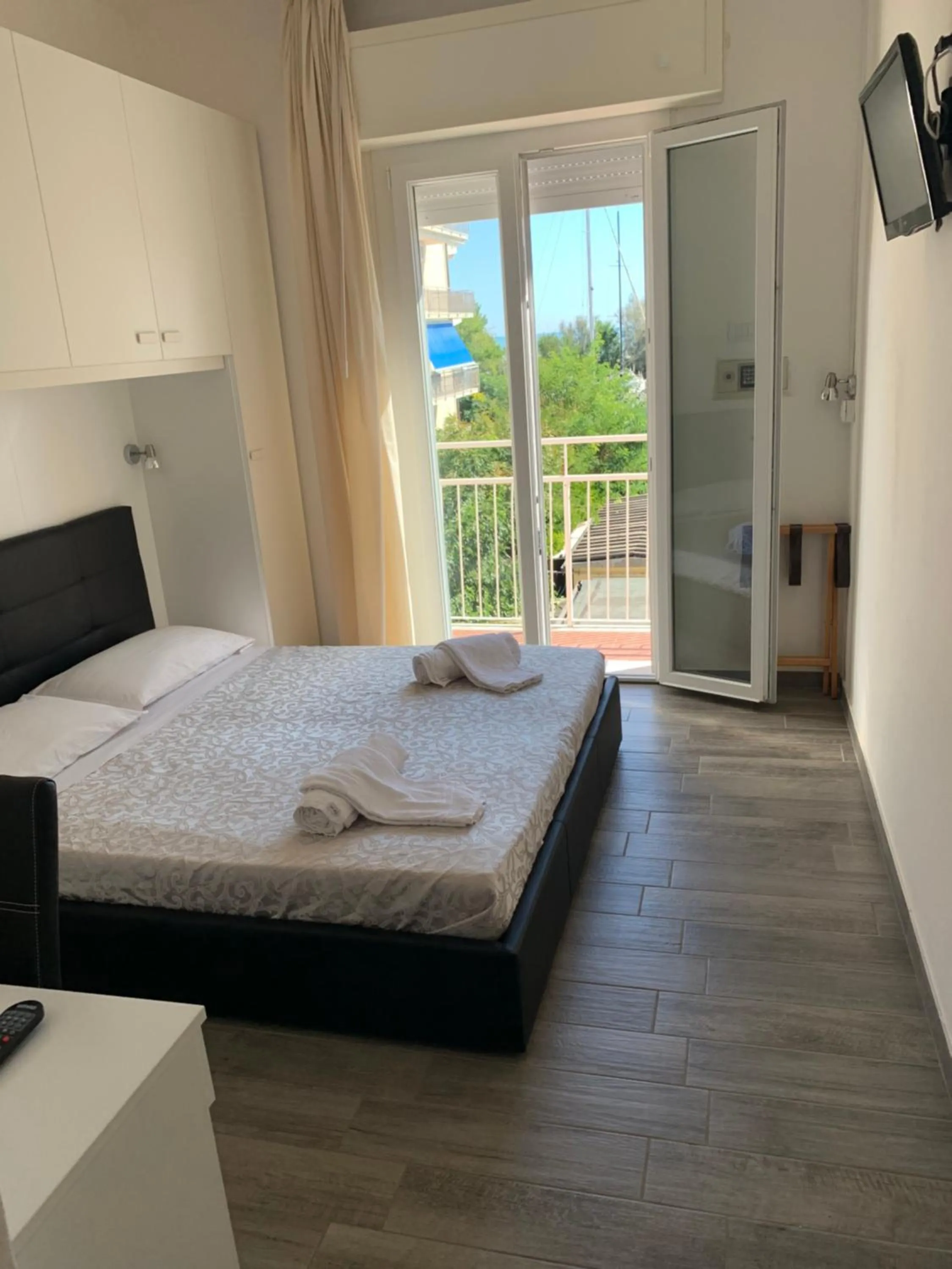 Photo of the whole room in Hotel Elsa