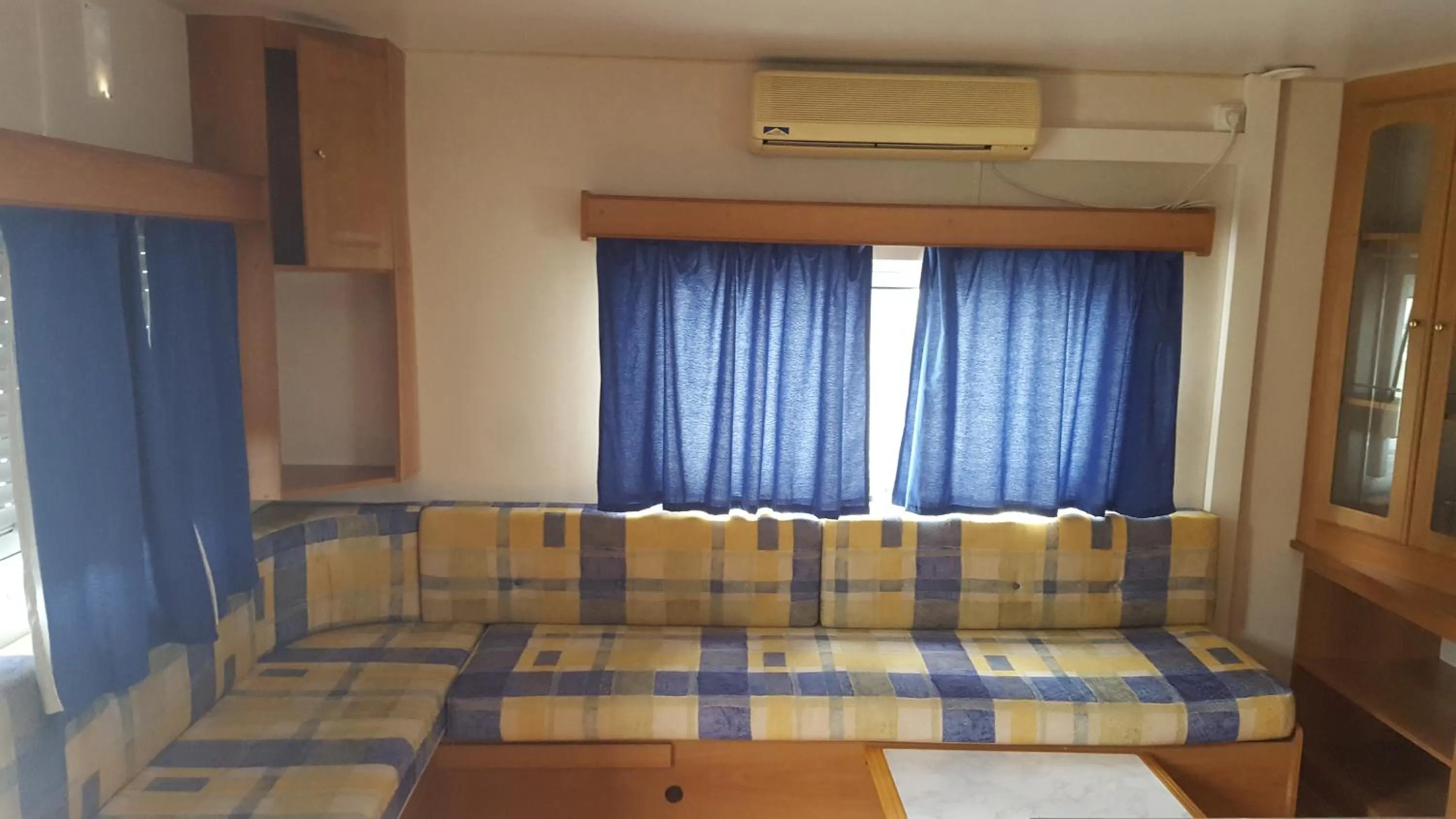 Living room, Bed in Bungalows Land'shause