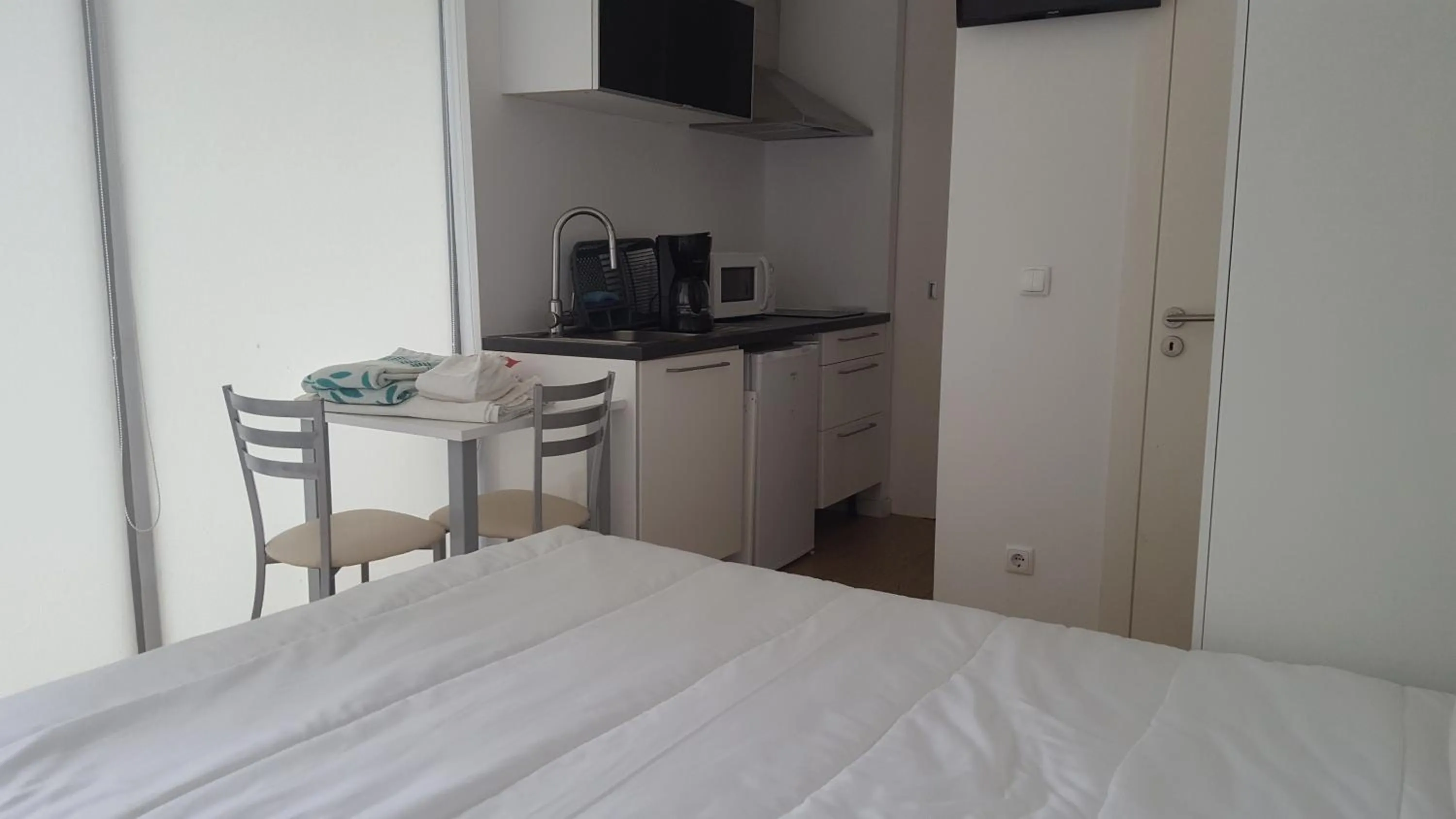 Photo of the whole room, Bed in Bungalows Land'shause