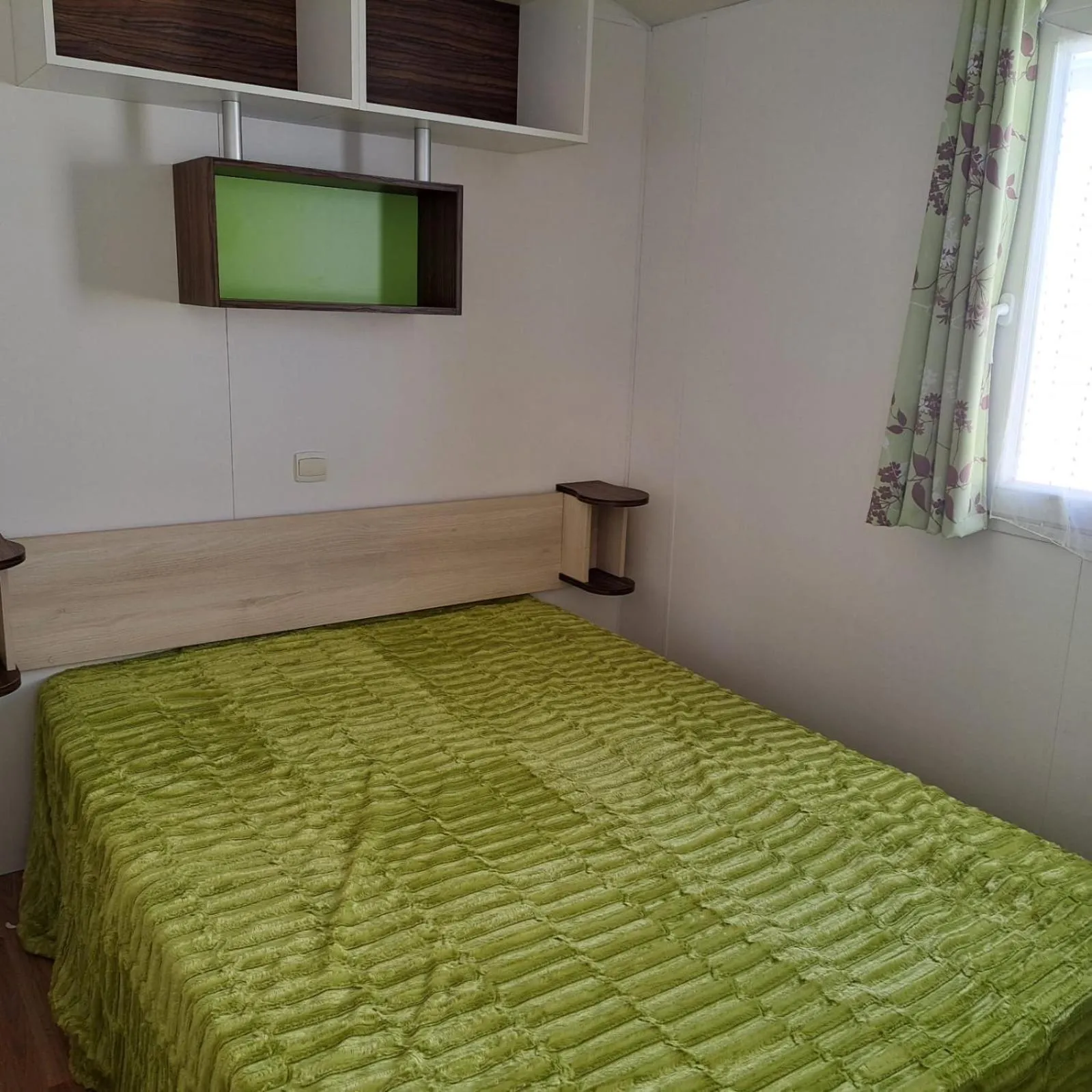 Bedroom, Bed in Bungalows Land'shause