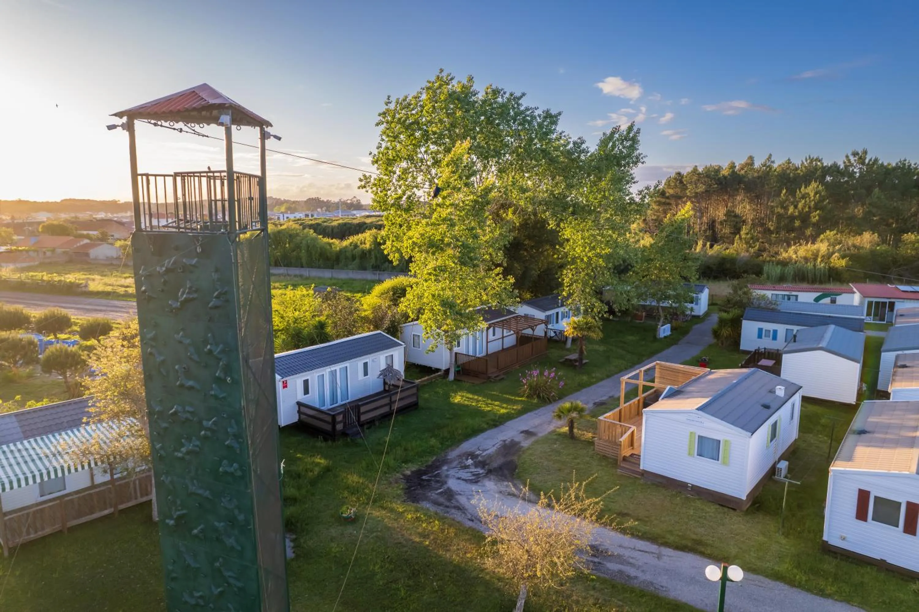 Restaurant/places to eat in Bungalows Land'shause