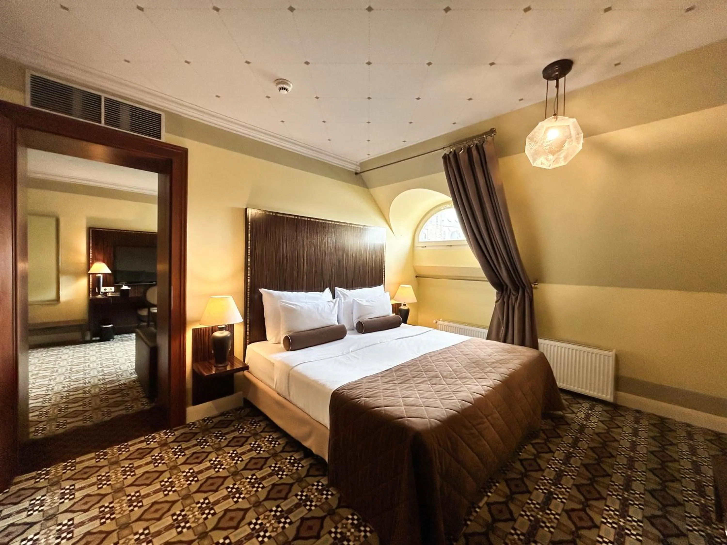 Photo of the whole room, Bed in Grandezza Hotel Luxury Palace