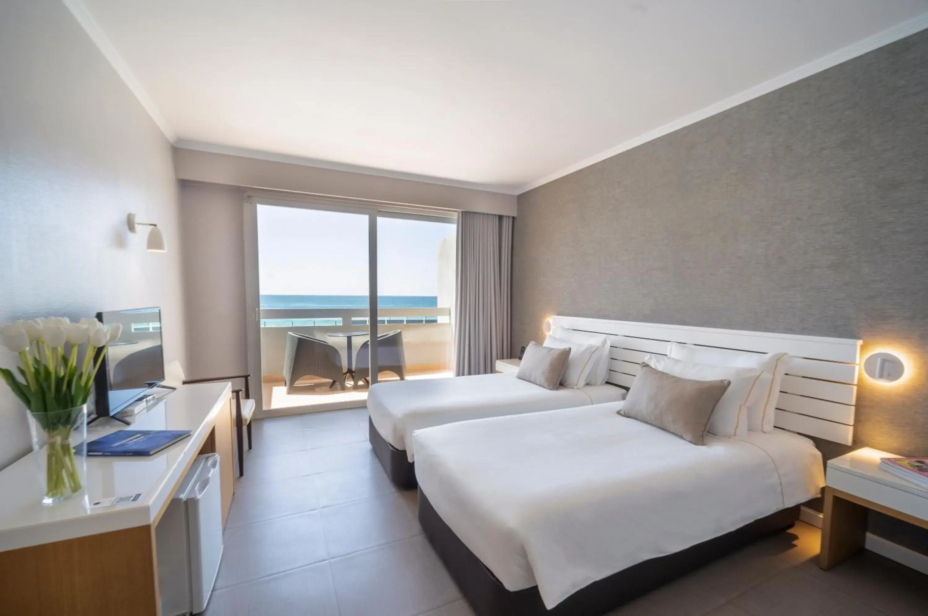 Twin or Double Room with Pool View and Balcony in Arribas Sintra Hotel Twin or Double Room with Pool View and Balcony in Arribas Sintra Hotel