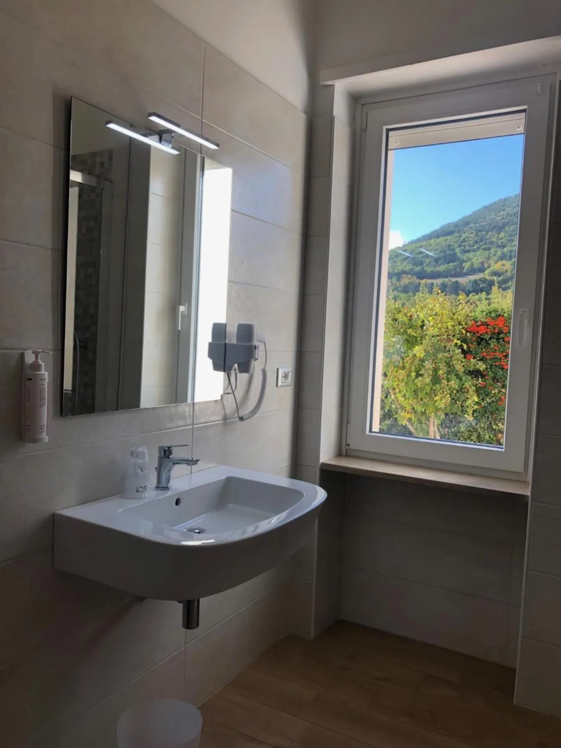 Shower in Hotel Porta Rivera