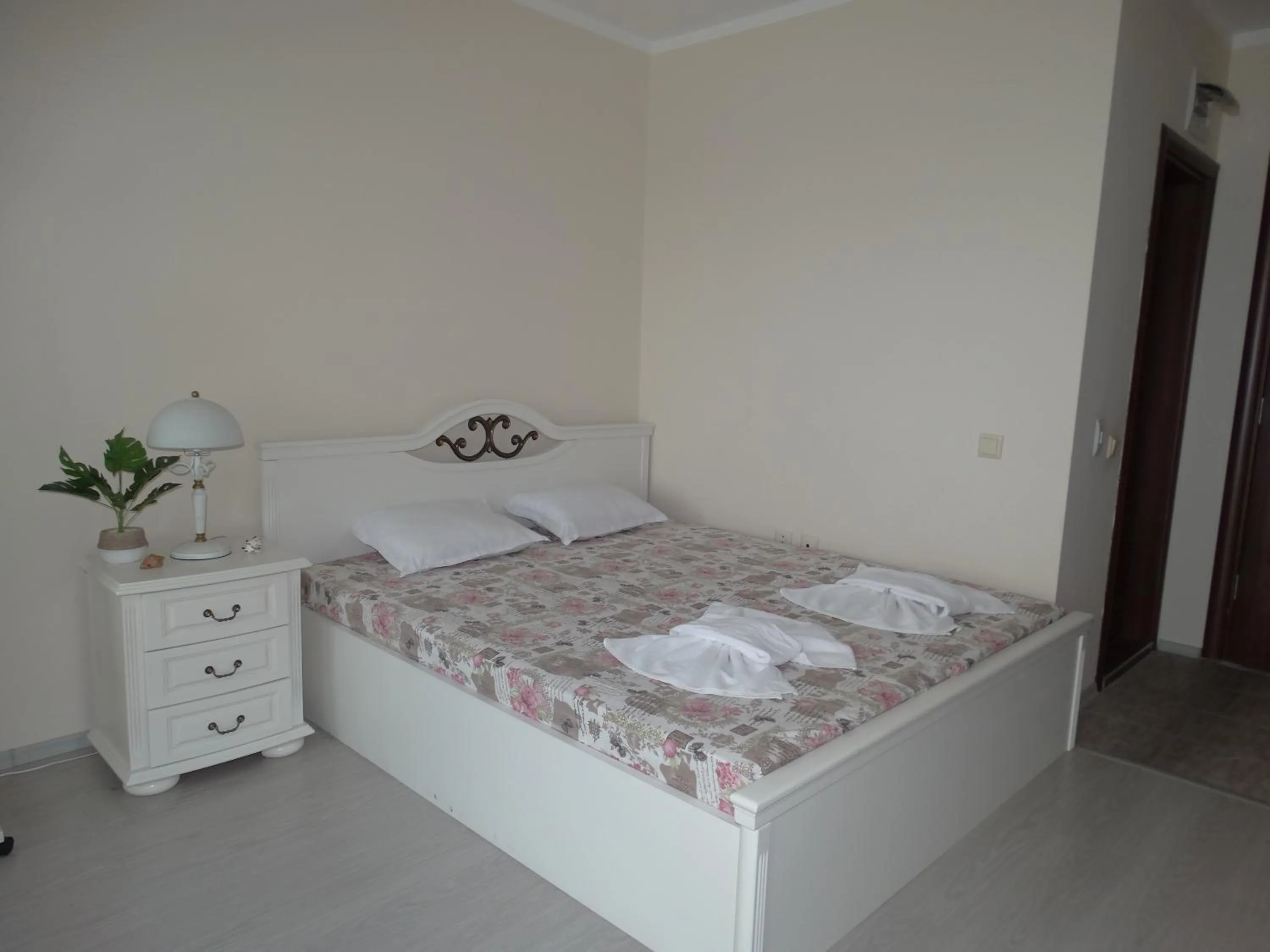 Bed in Chateau del Marina Apart Complex