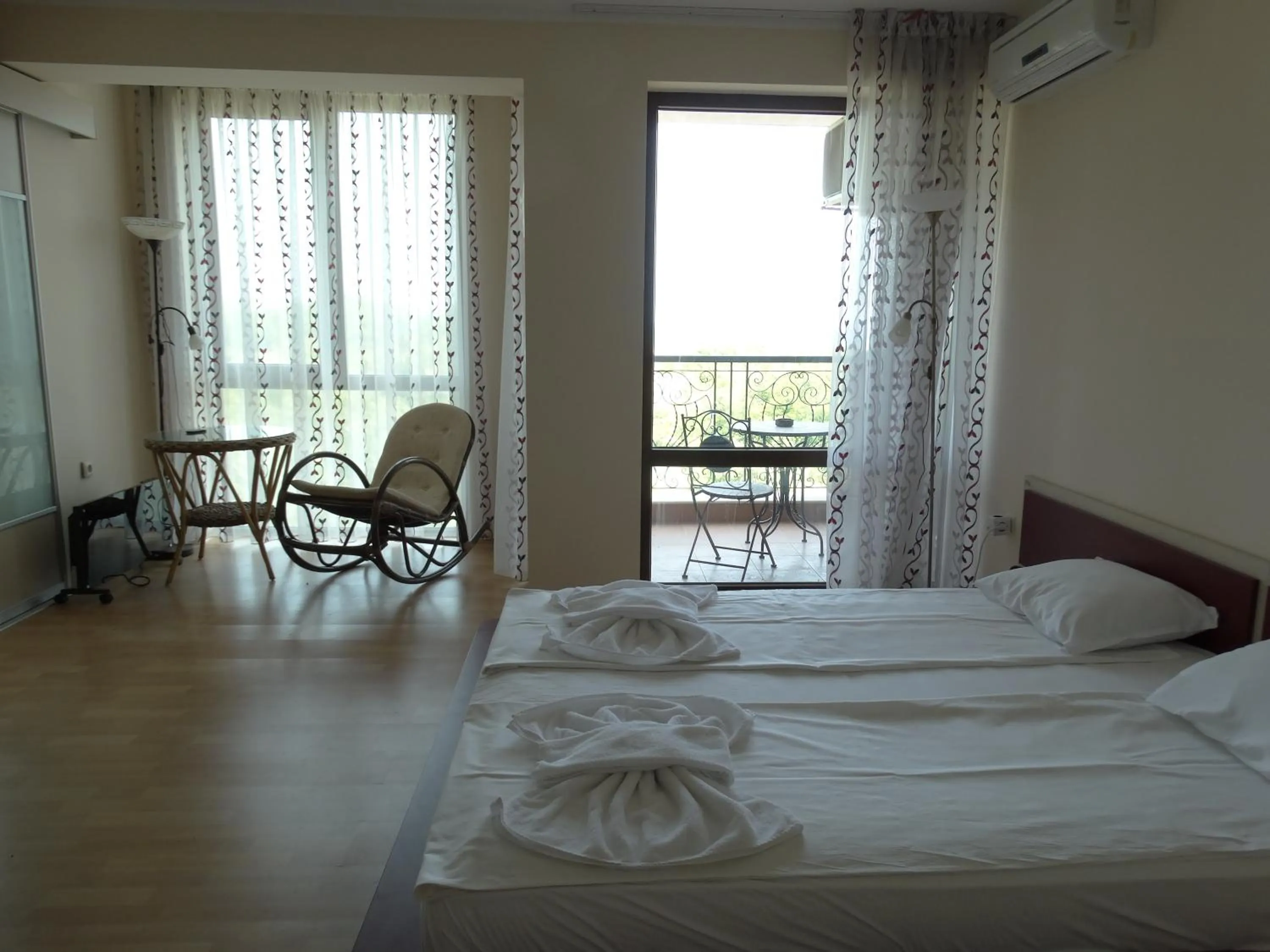 Bed in Chateau del Marina Apart Complex