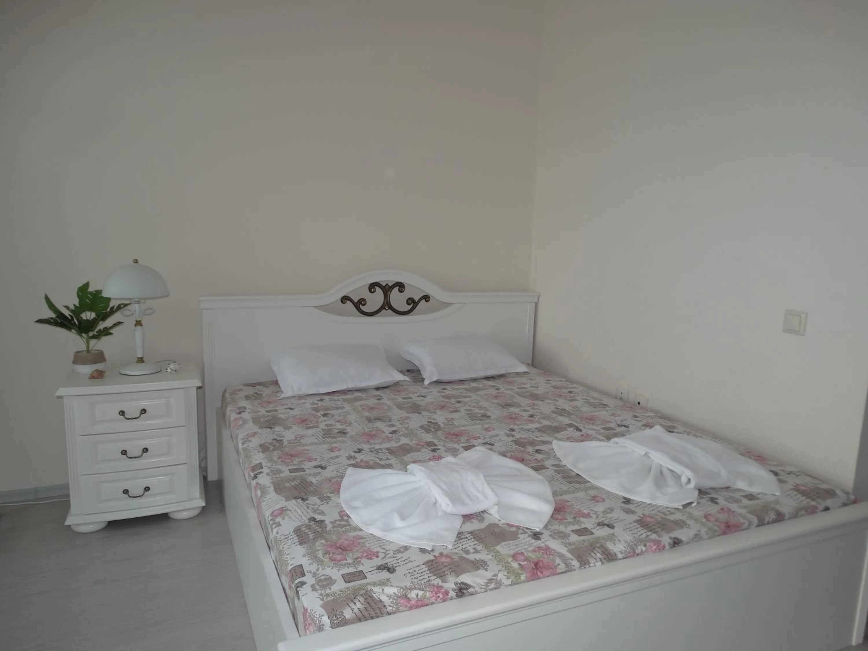 Bed in Chateau del Marina Apart Complex