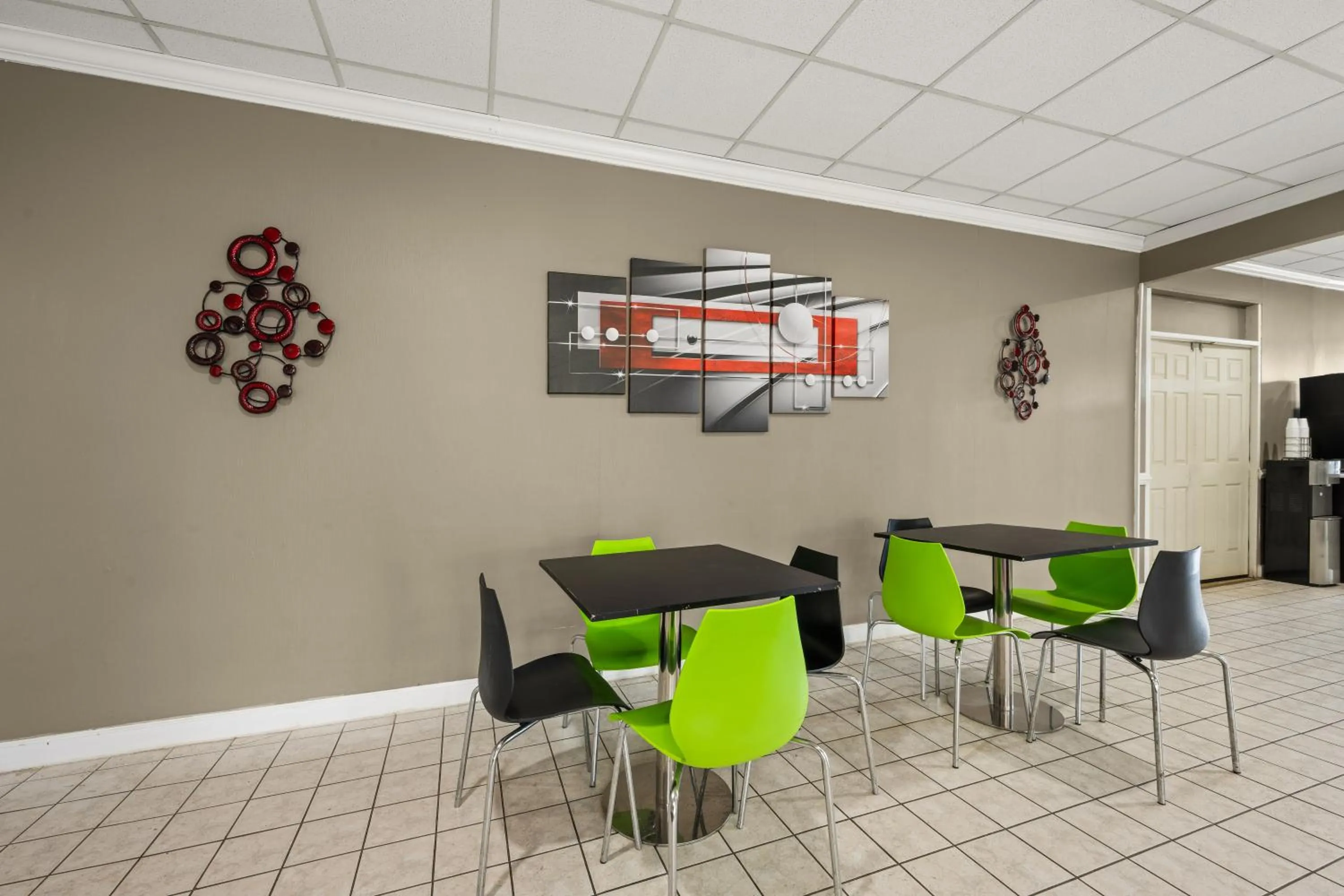 Breakfast in Americas Best Value Inn - Wilson