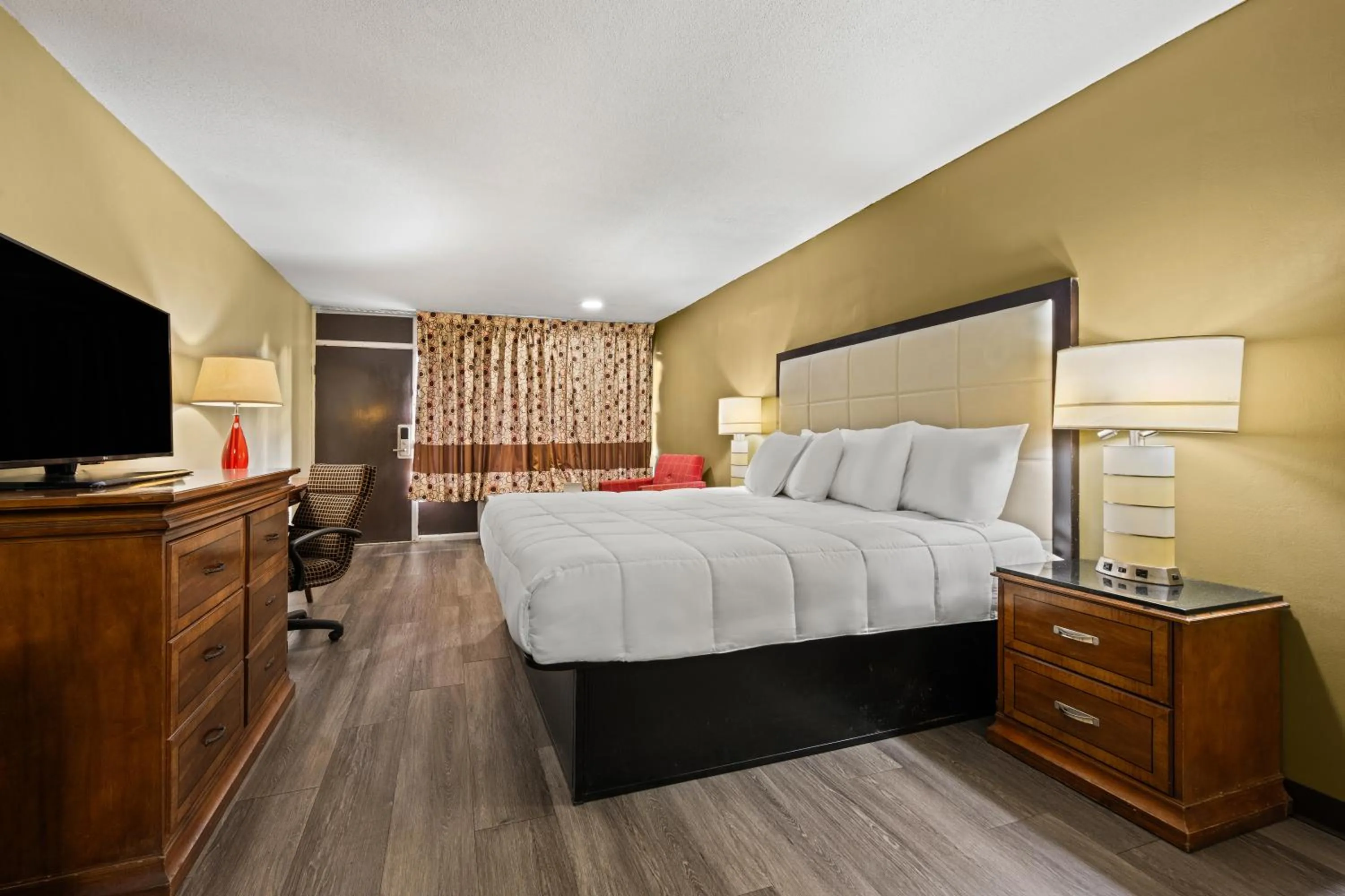 Bed in Americas Best Value Inn - Wilson