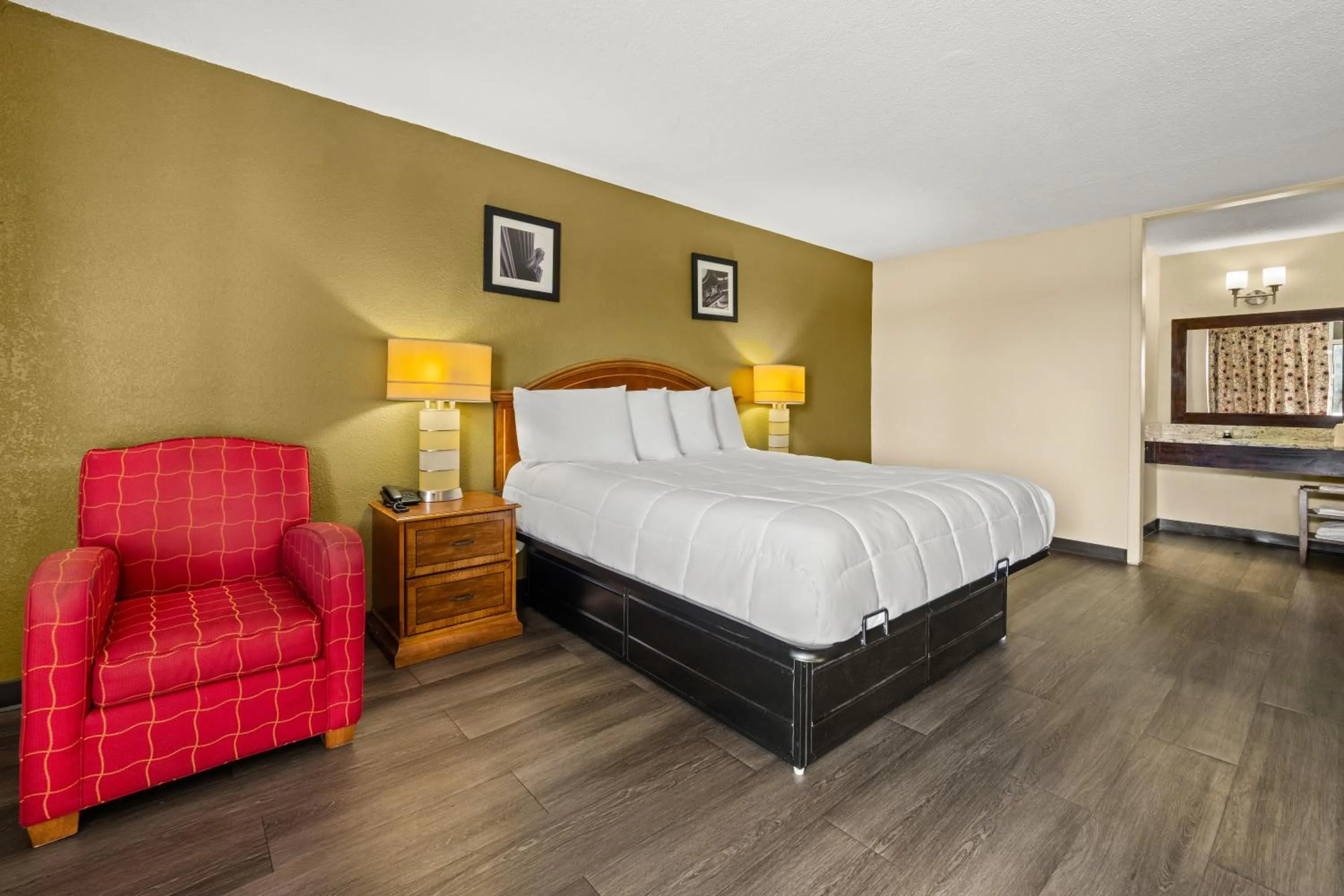 Bed in Americas Best Value Inn - Wilson