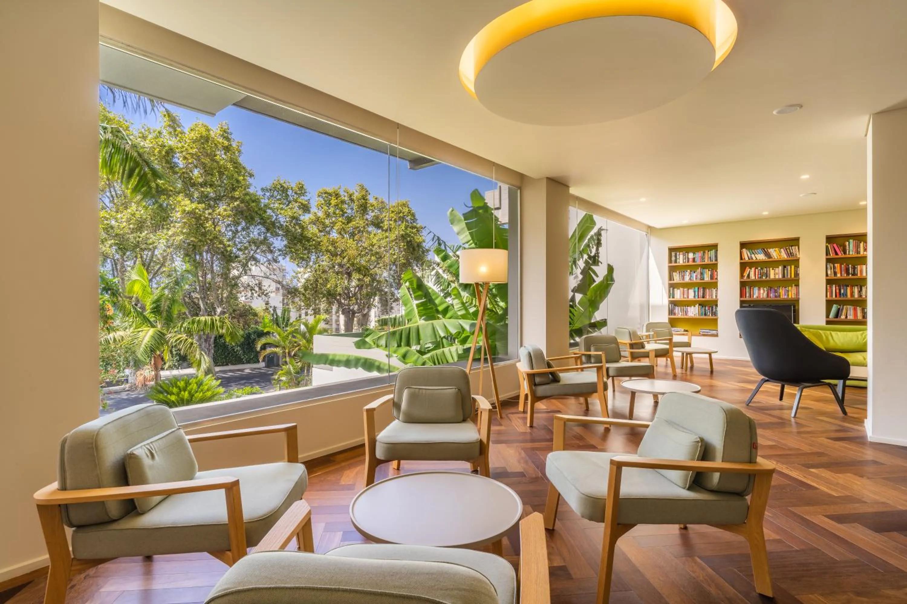 Lounge or bar in Hotel Girassol - Suite Hotel