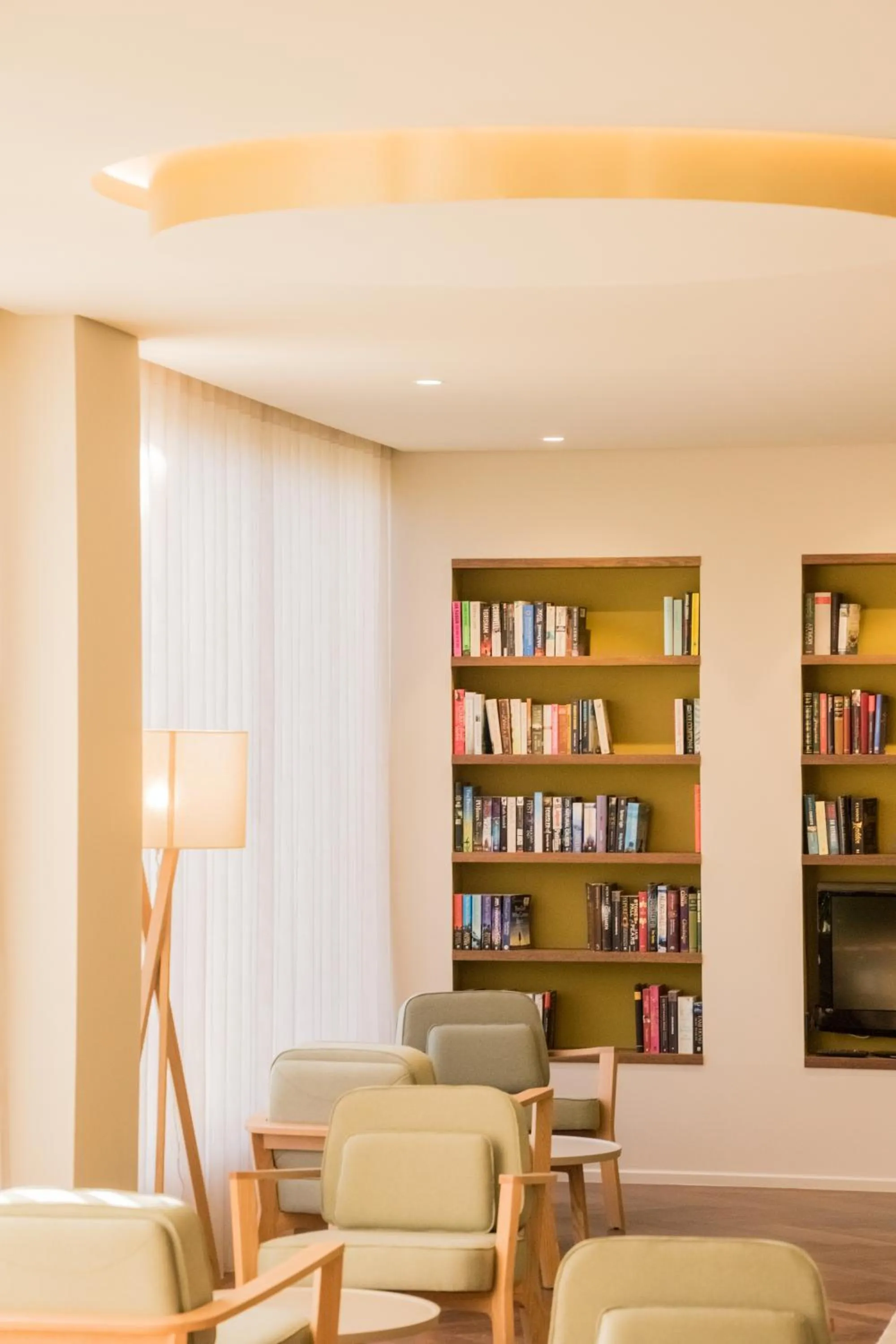Library in Hotel Girassol - Suite Hotel