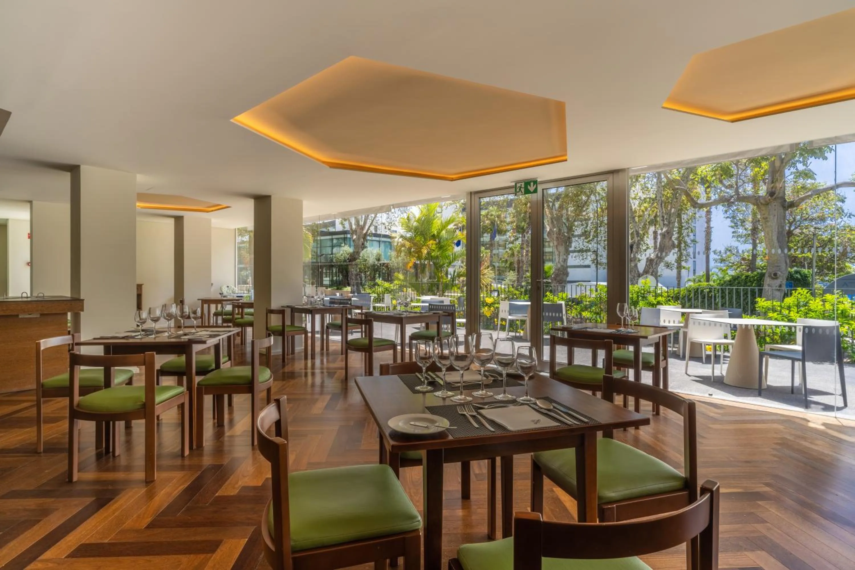 Restaurant/places to eat in Hotel Girassol - Suite Hotel