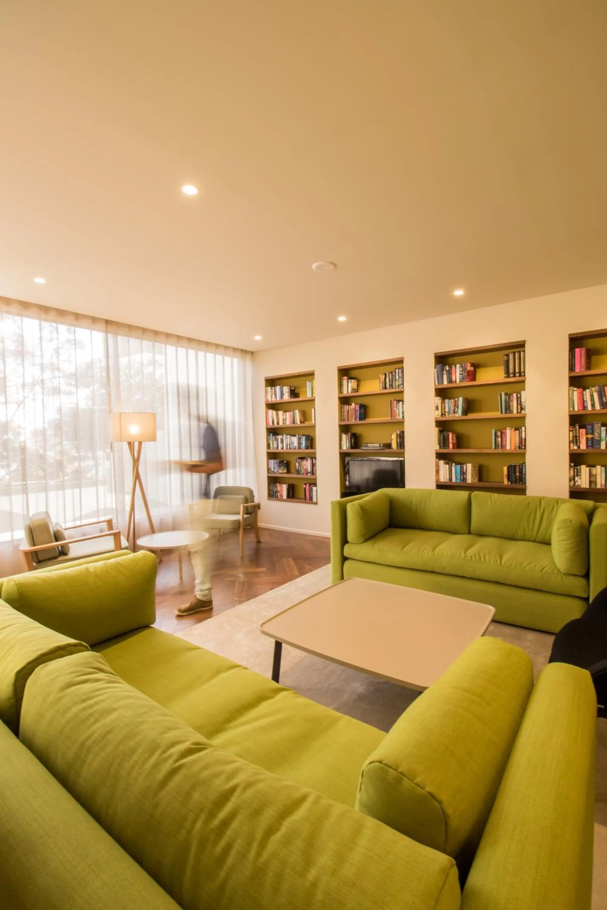 Communal lounge/ TV room in Hotel Girassol - Suite Hotel