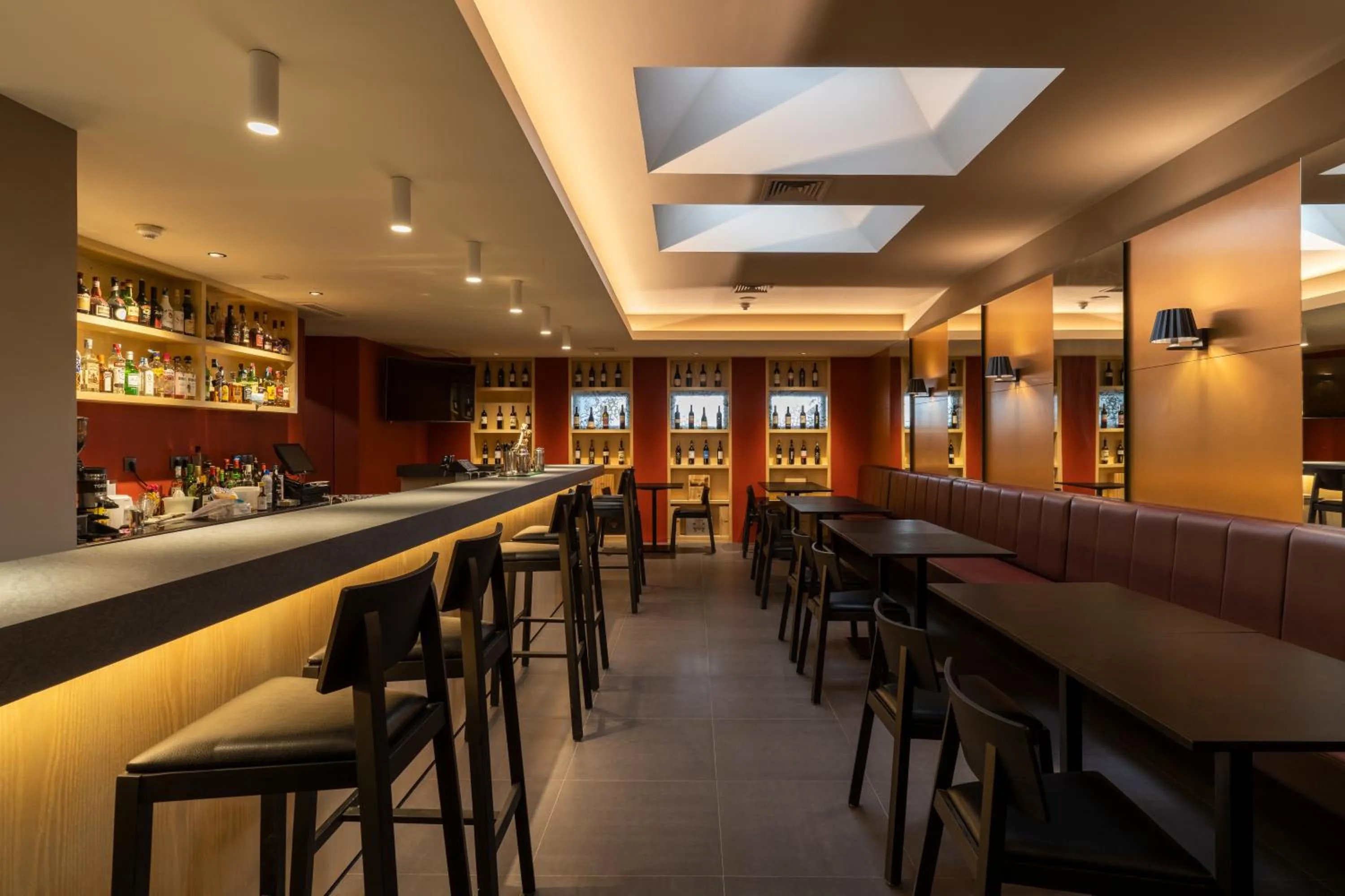 Property building in Hotel Girassol - Suite Hotel