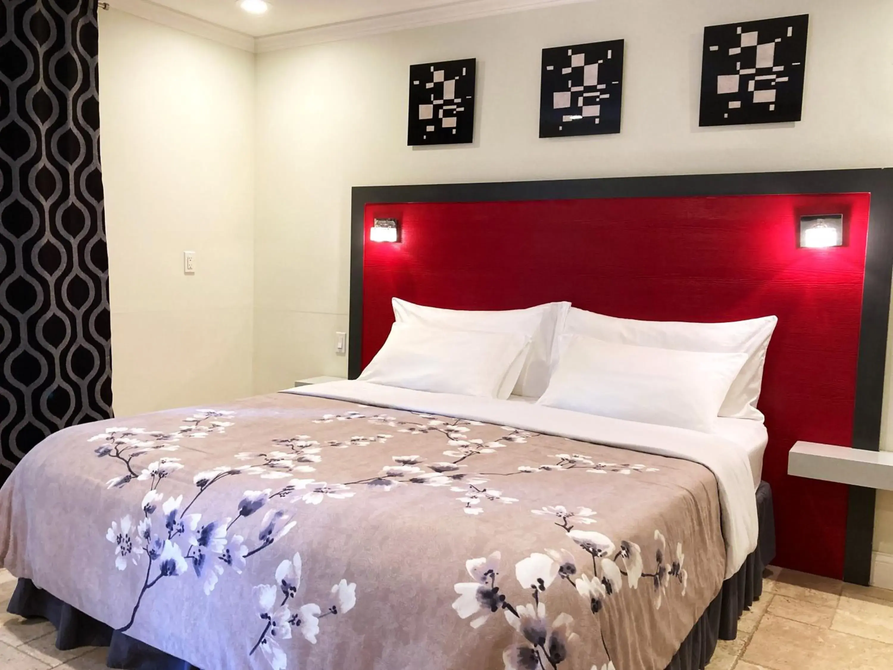 King Room in Retreat at Crystal Manatee King Room in Retreat at Crystal Manatee