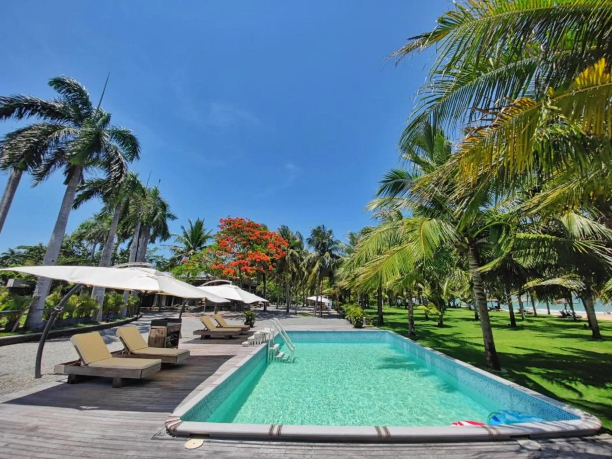 Swimming pool in Anyu Hotel Sanya