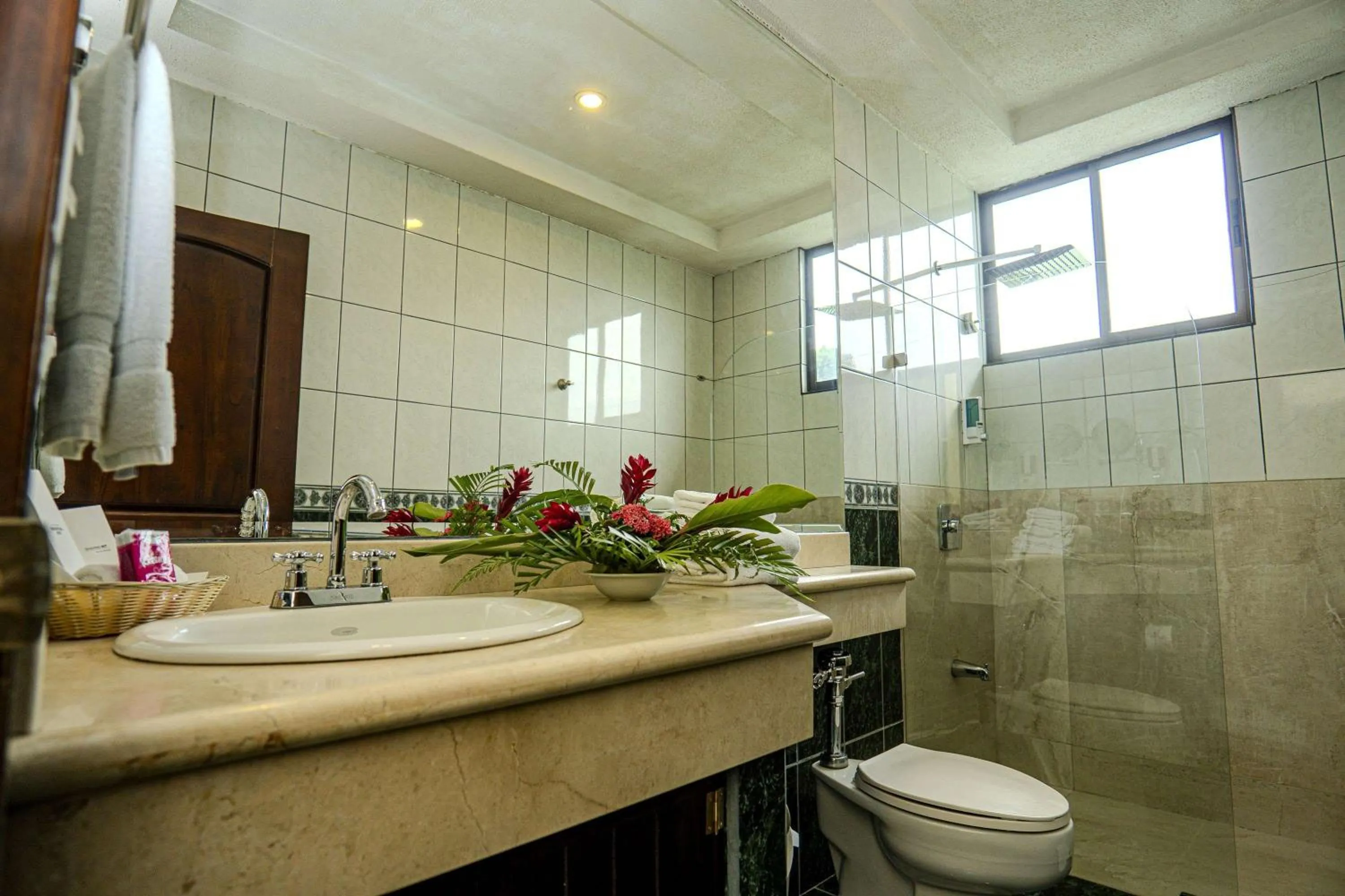 Shower in Best Western Hotel & Casino Kamuk