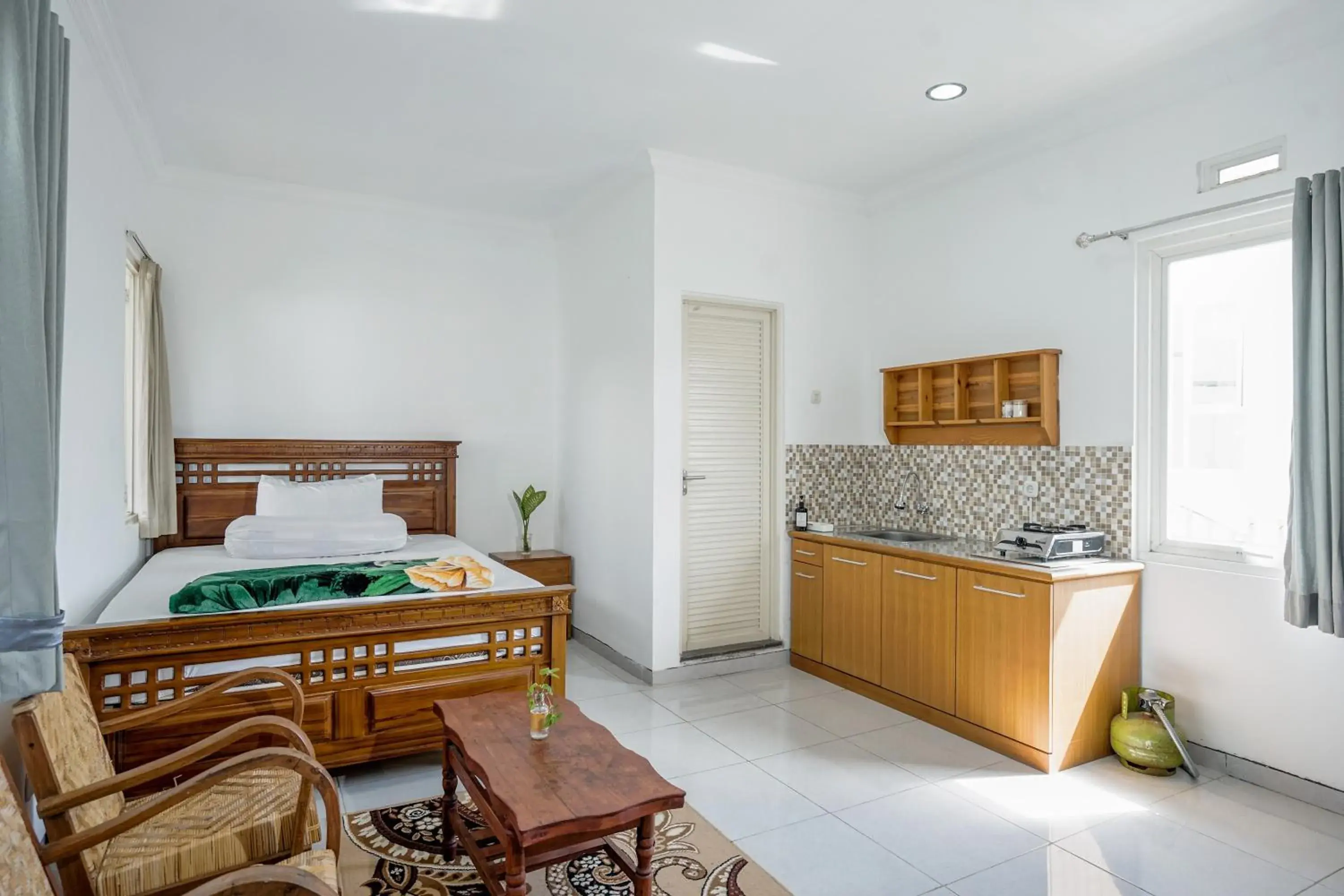 Deluxe Room in Sekar Gambir Homestay Deluxe Room in Sekar Gambir Homestay