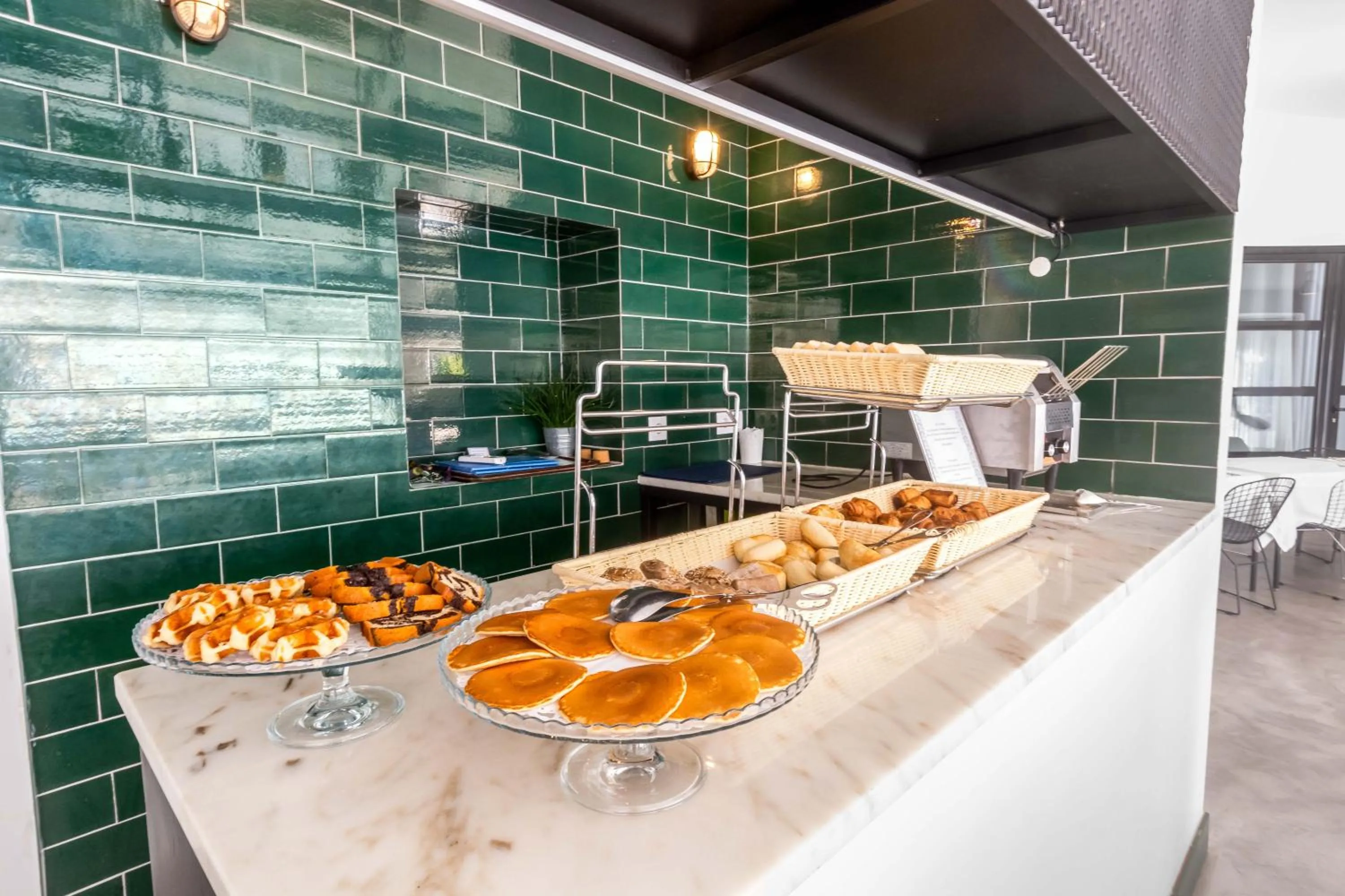 Buffet breakfast in Quinta Do Paraiso - AL