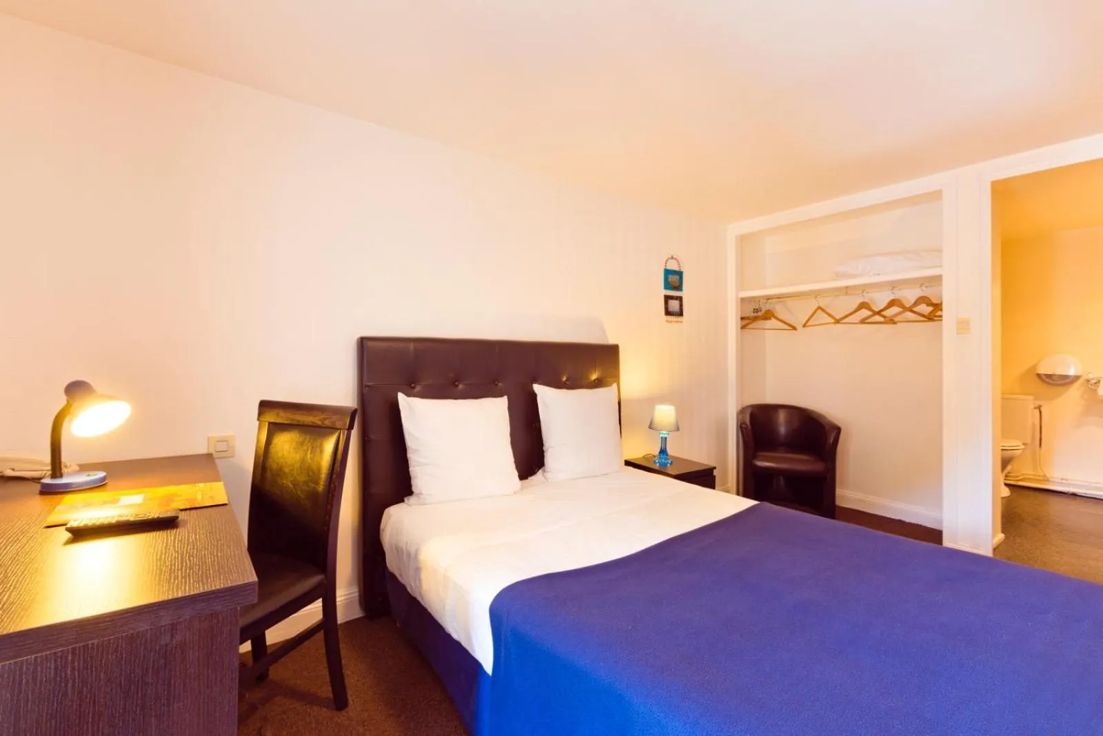 Bedroom, Bed in Logis Hotel restaurant de la Poste