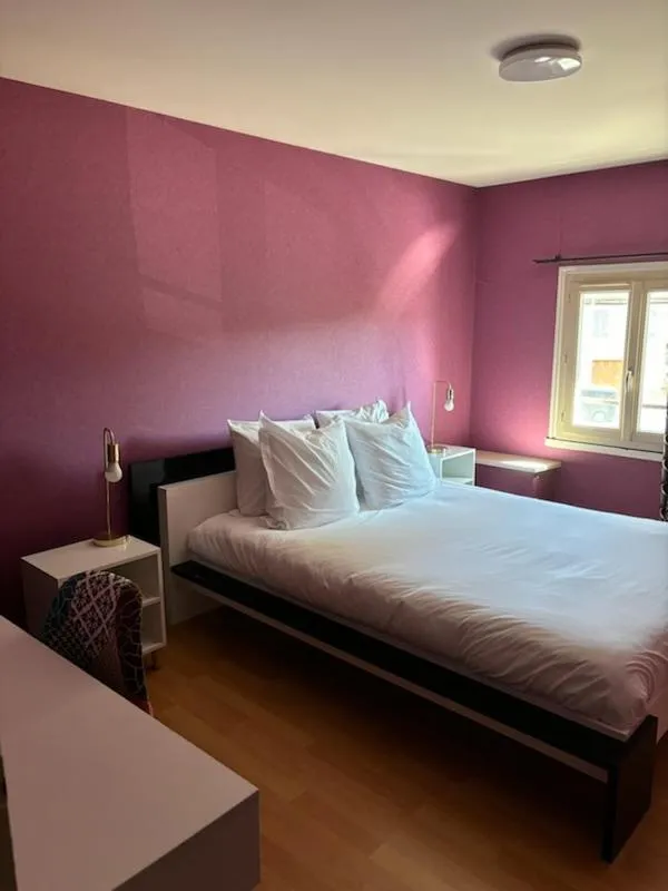 Bed in Logis Hotel restaurant de la Poste