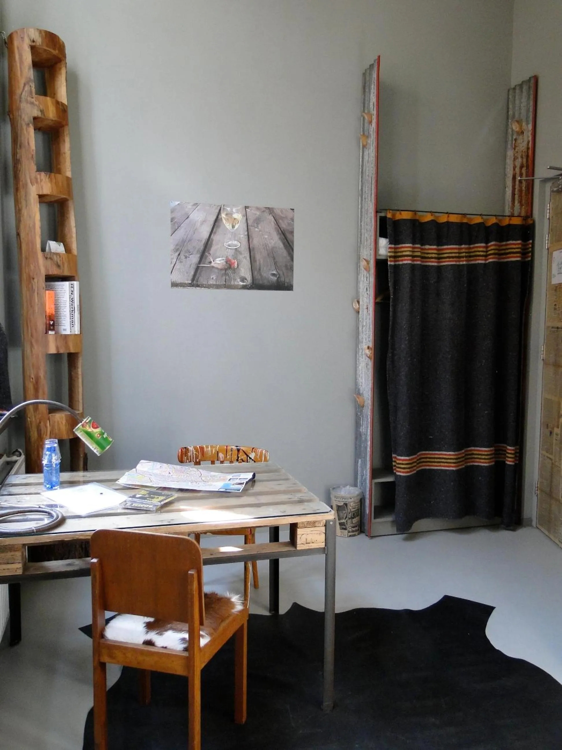 Seating area in LABnul50 self check-in hotel Groningen