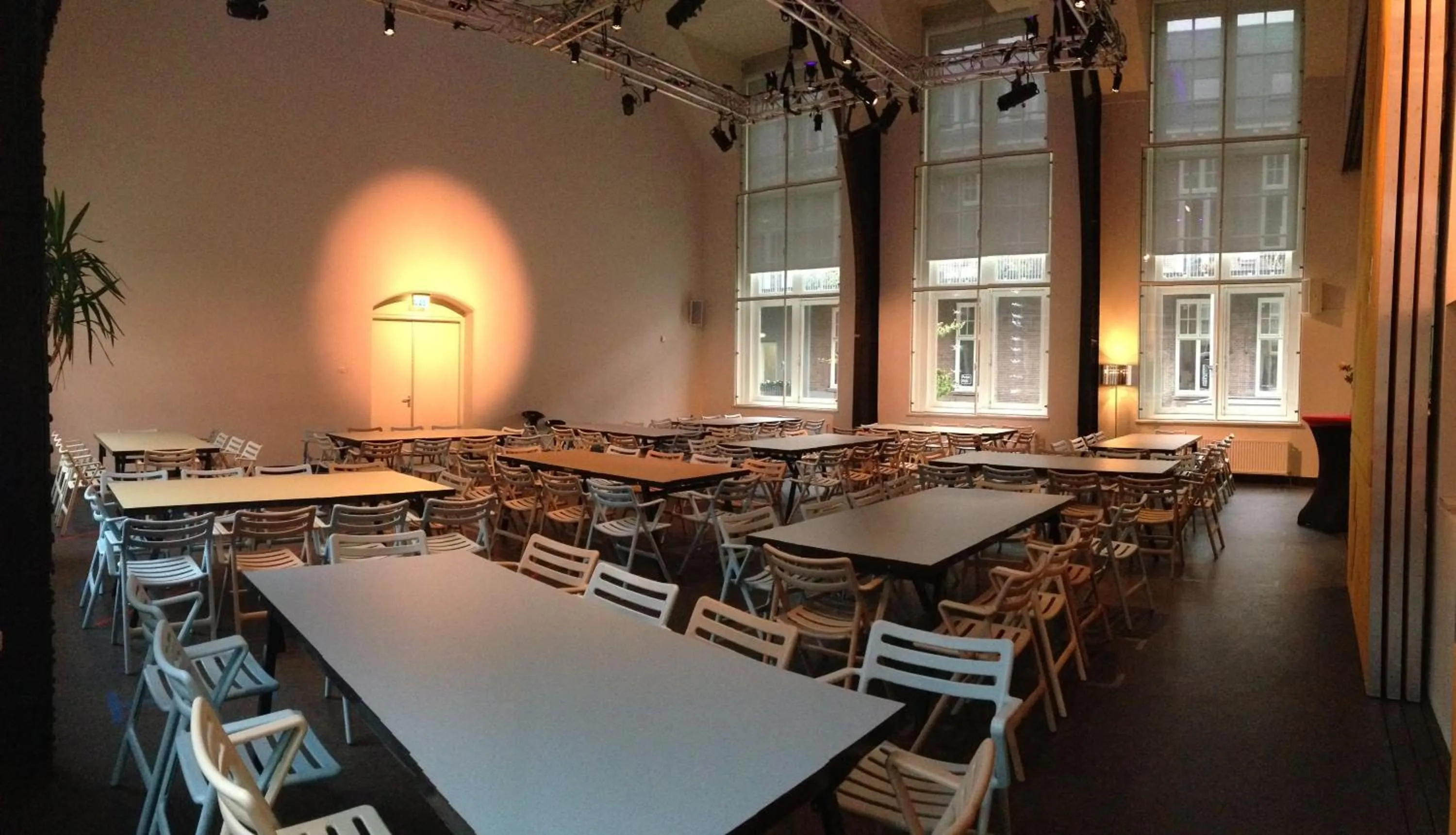 Business facilities in LABnul50 self check-in hotel Groningen