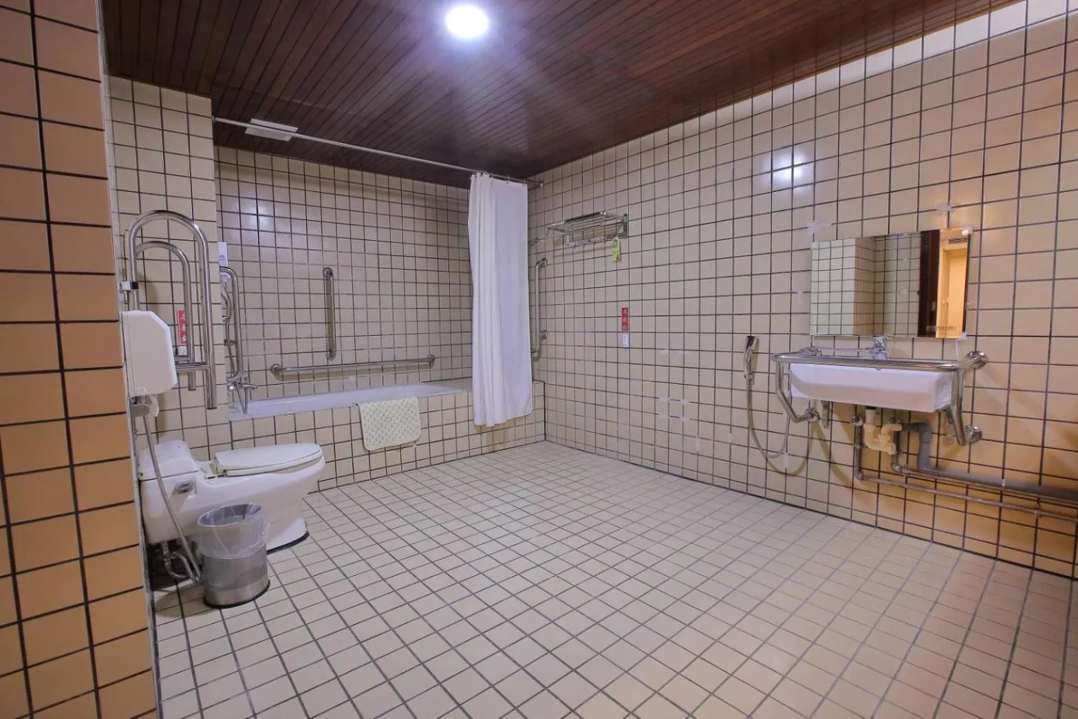 Bathroom in Chuan Fu Hotel