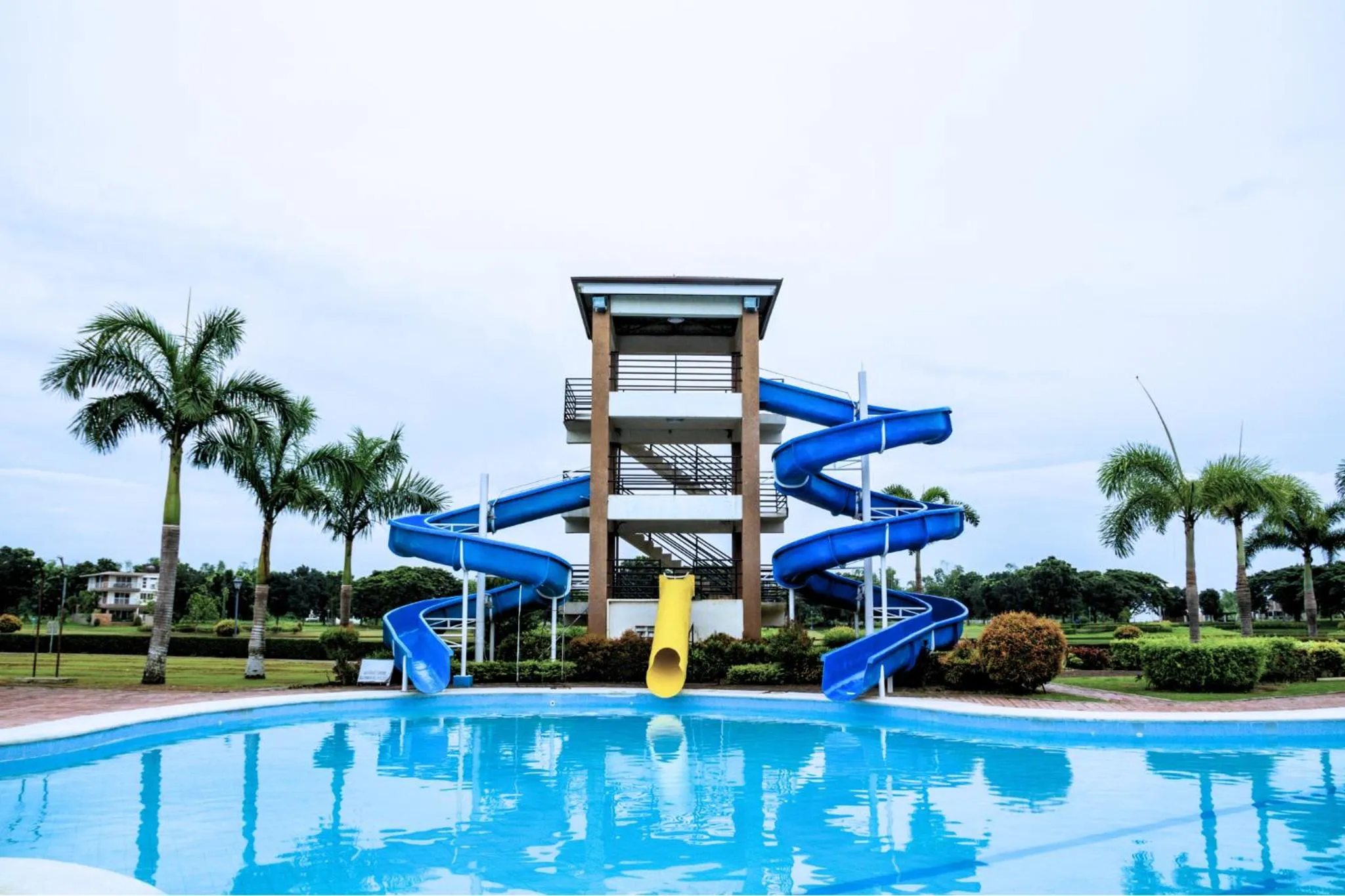 Swimming pool in Sotogrande Iloilo Hotel